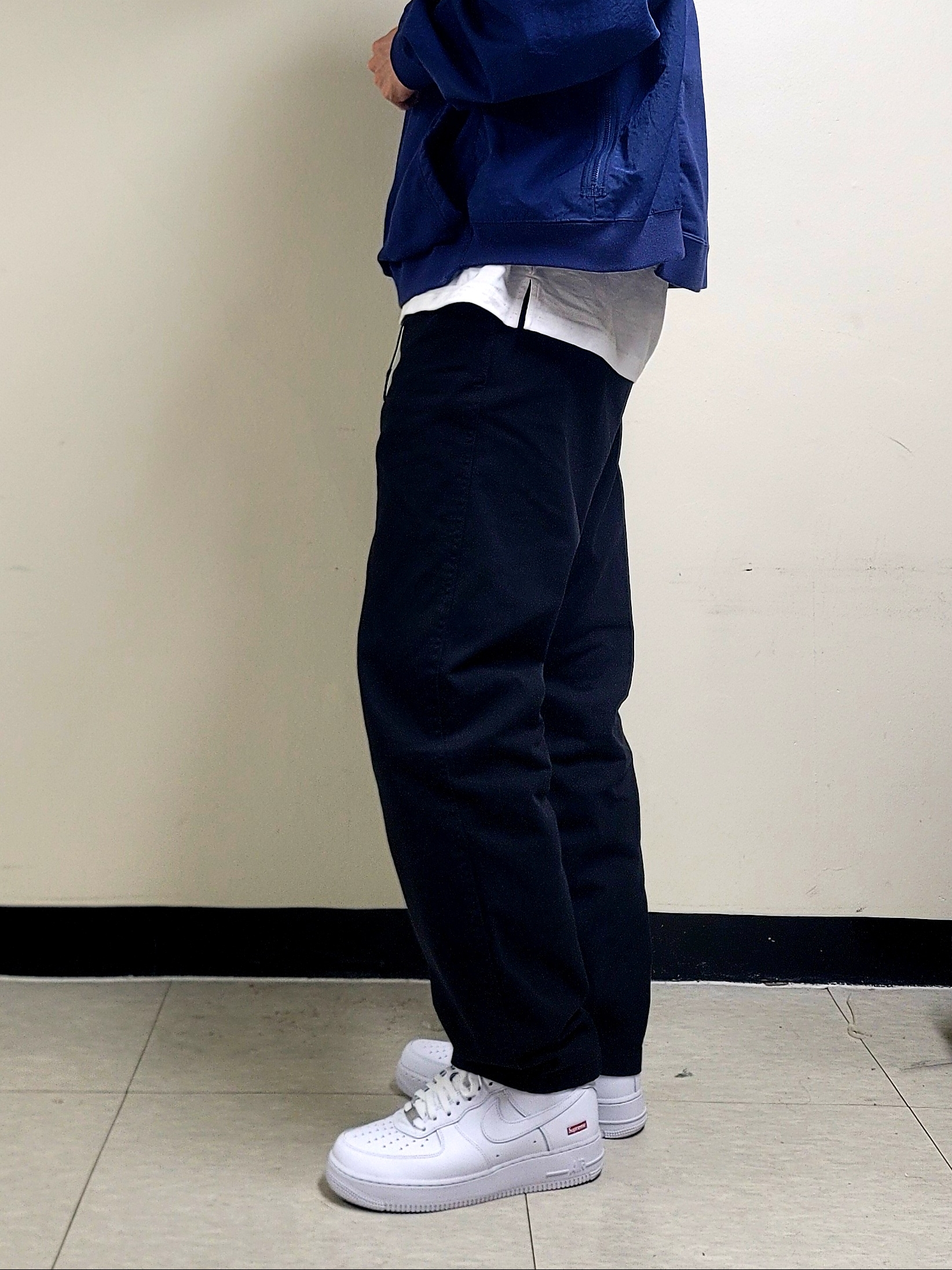 Nike x Supreme Air Force 1 Low White, Nike NSW Hoodie BRS Midnight Navy 착용 스타일 - 3