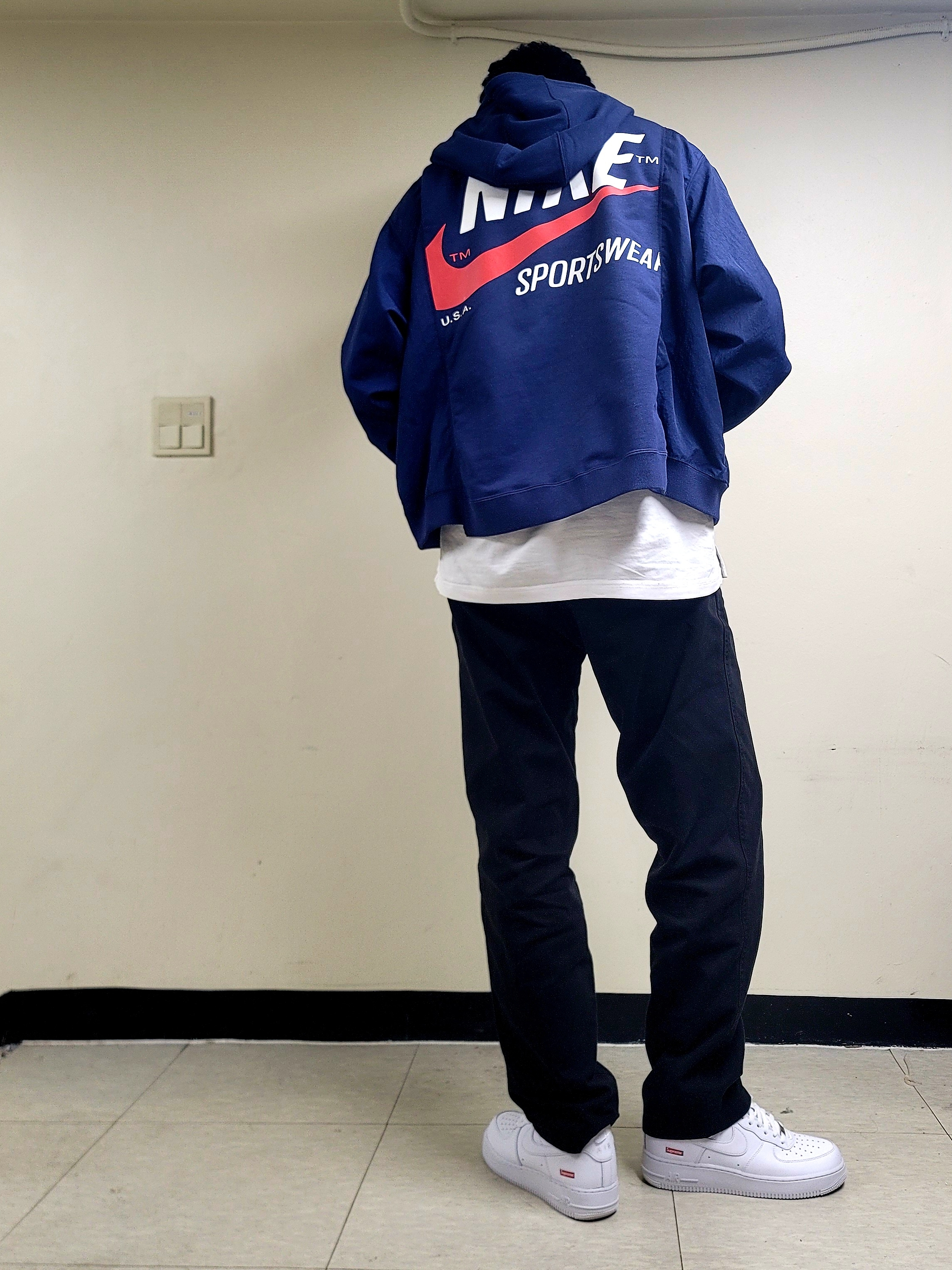Nike x Supreme Air Force 1 Low White, Nike NSW Hoodie BRS Midnight Navy 착용 스타일 - 1