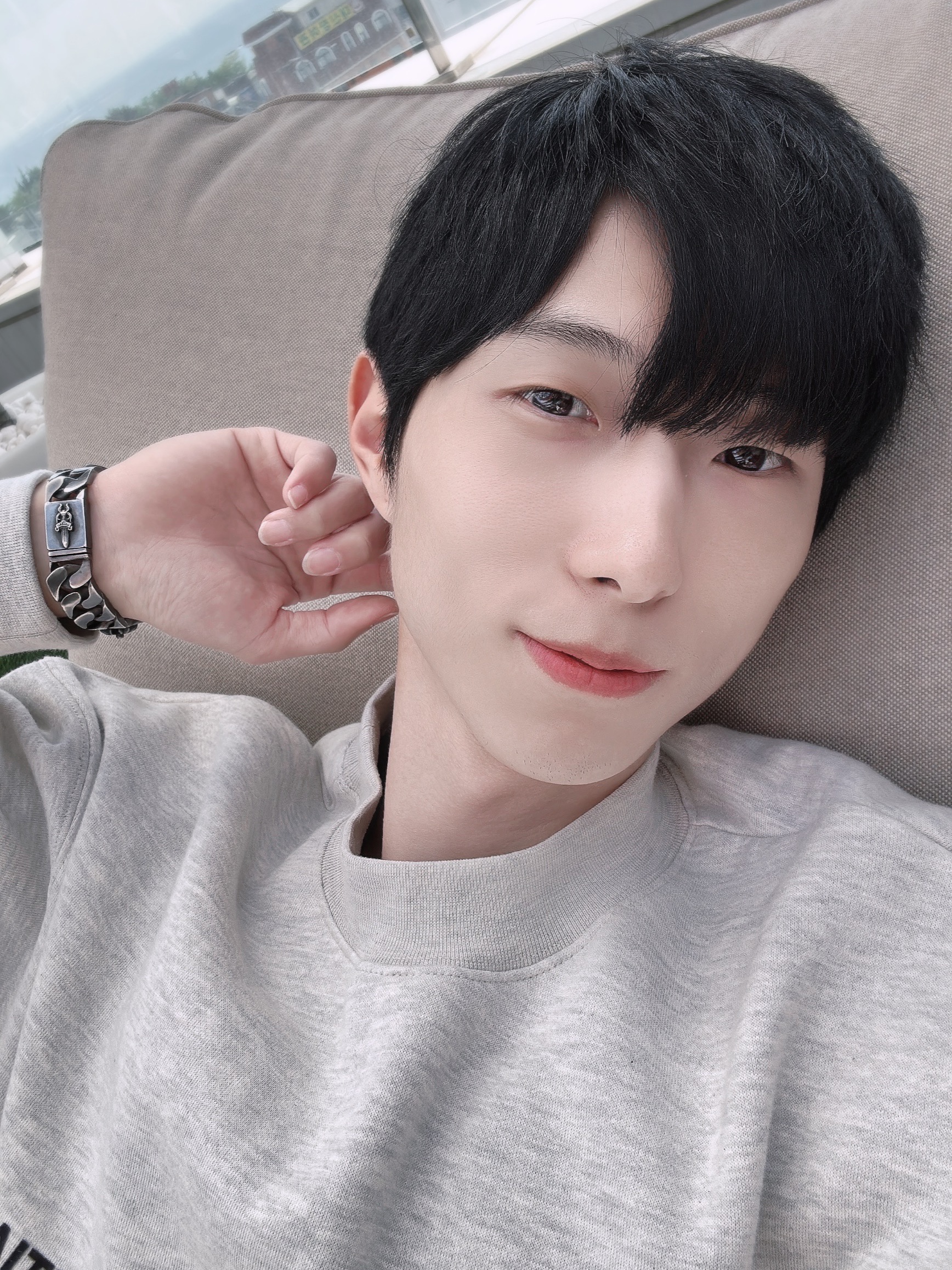 Essentials The Core Collection Crewneck Sweatshirt Light Oatmeal 착용 스타일 - 2