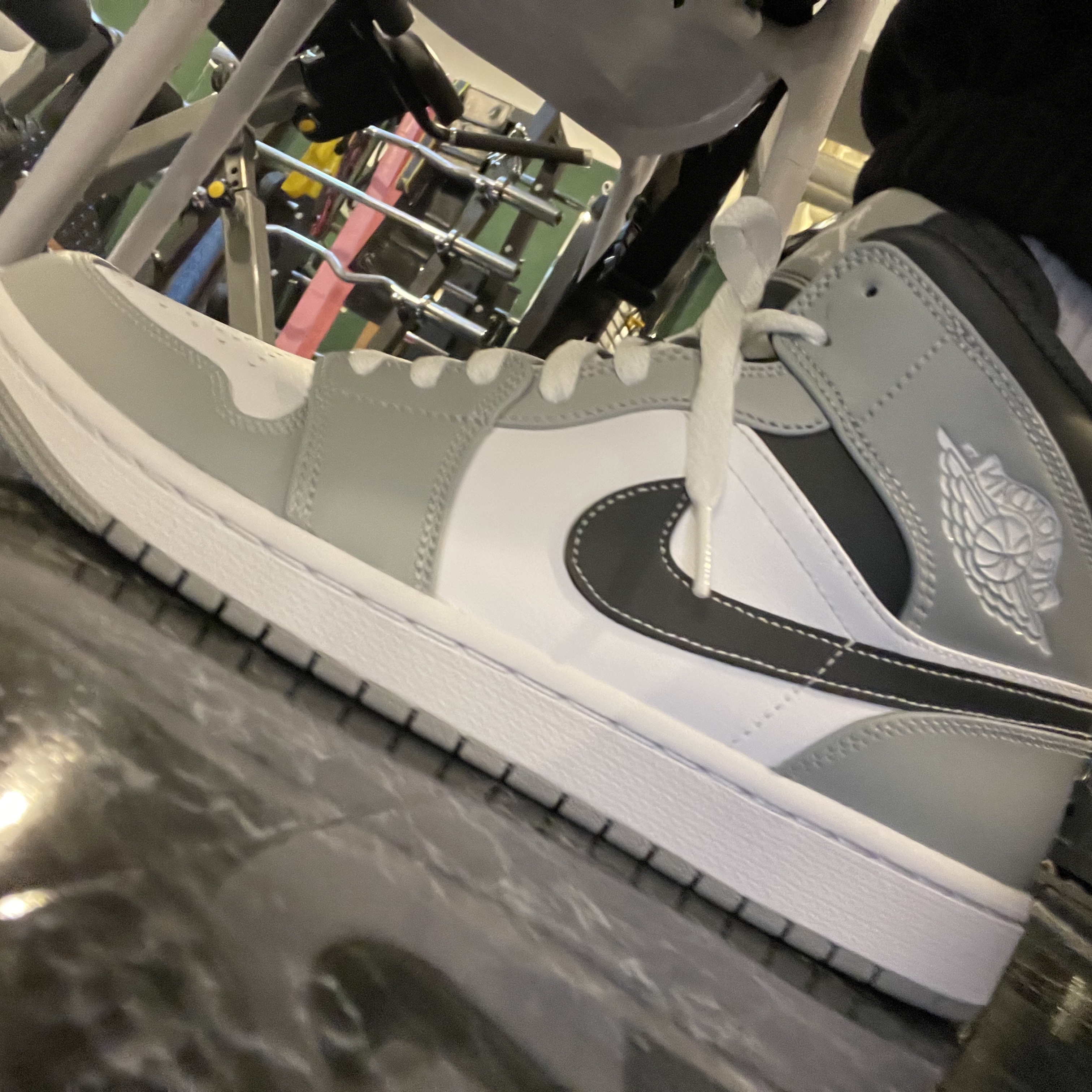 Jordan 1 Mid Light Smoke Grey Anthracite 착용 스타일