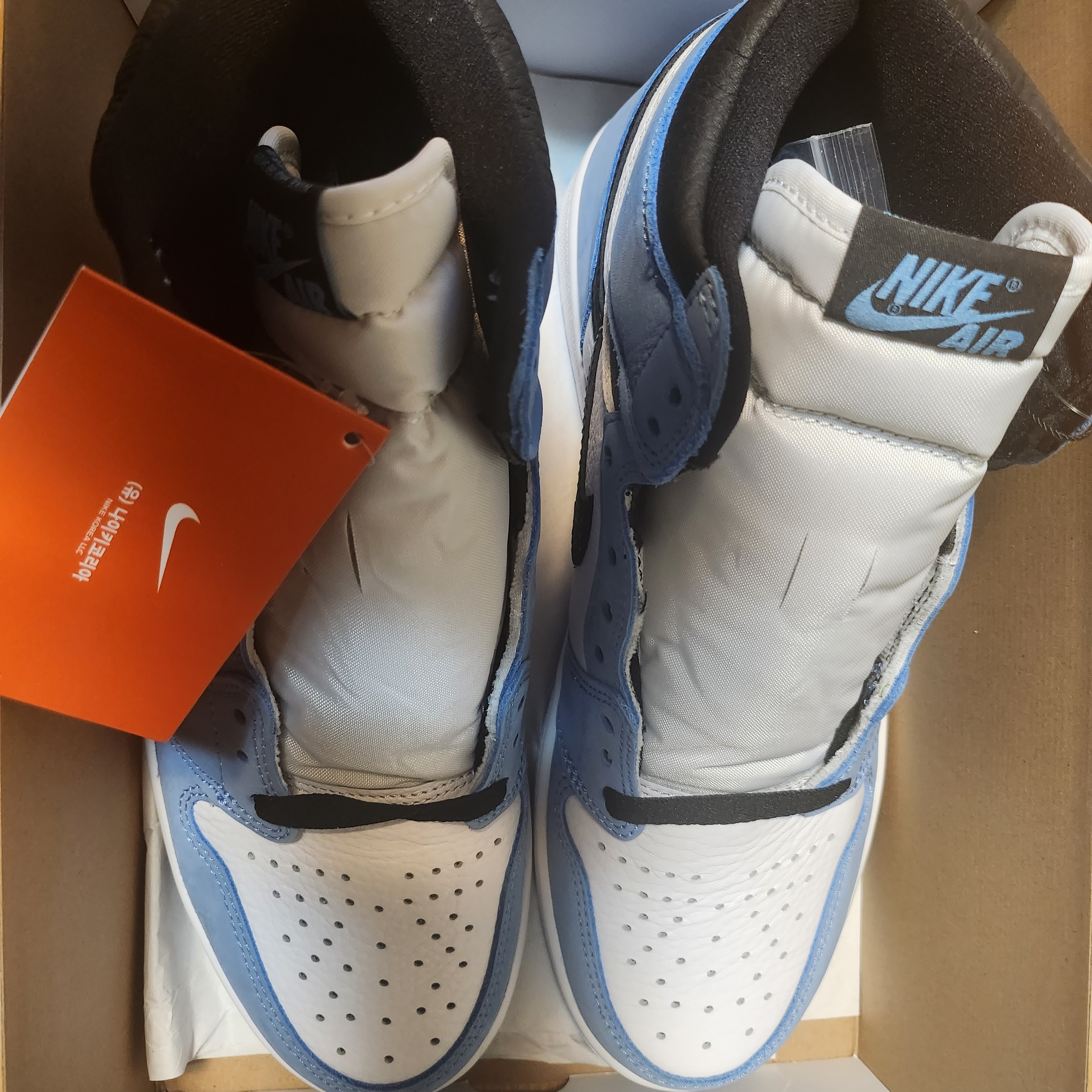 Jordan 1 Retro High OG University Blue 착용 스타일 - 2