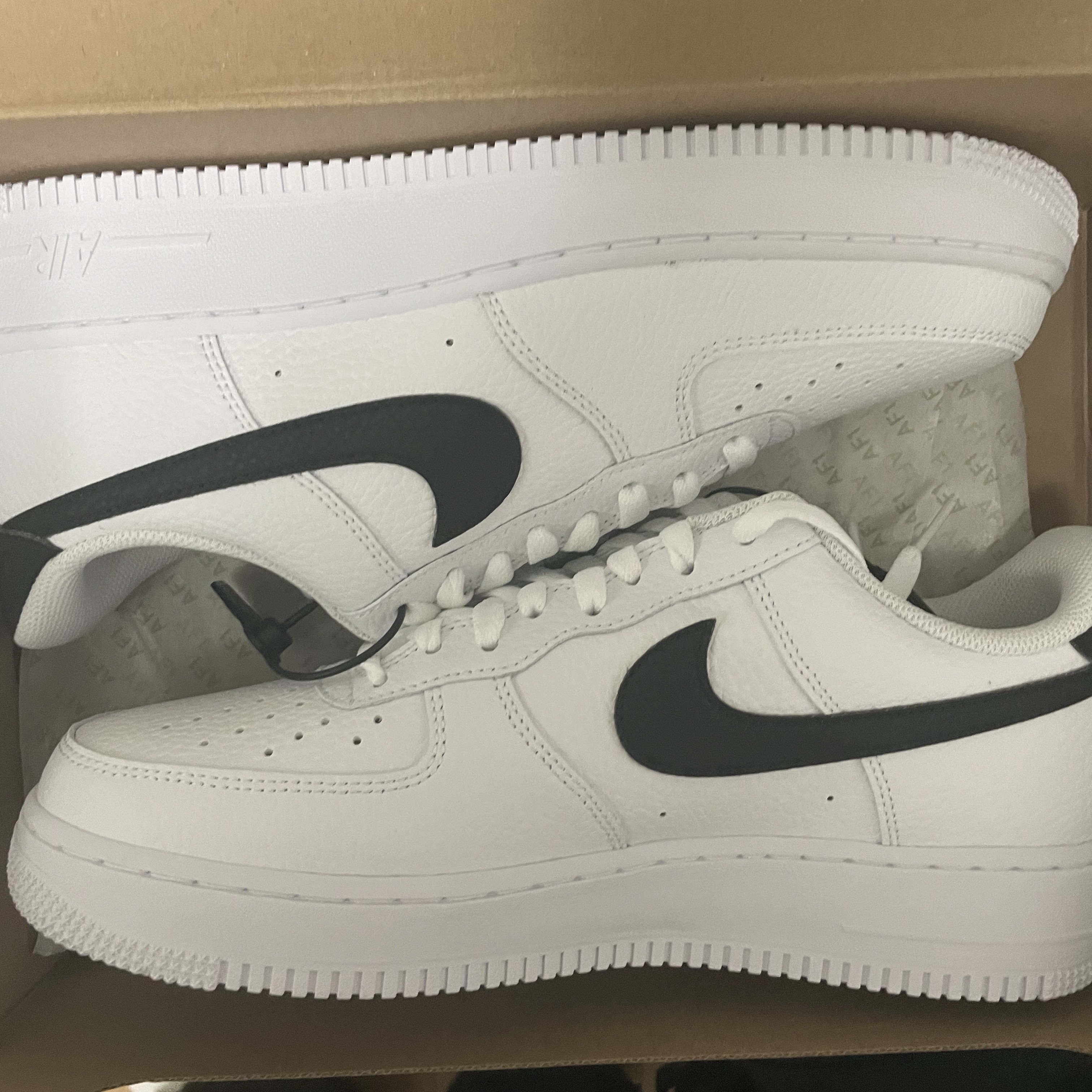 Nike Air Force 1 '07 White Black 착용 스타일