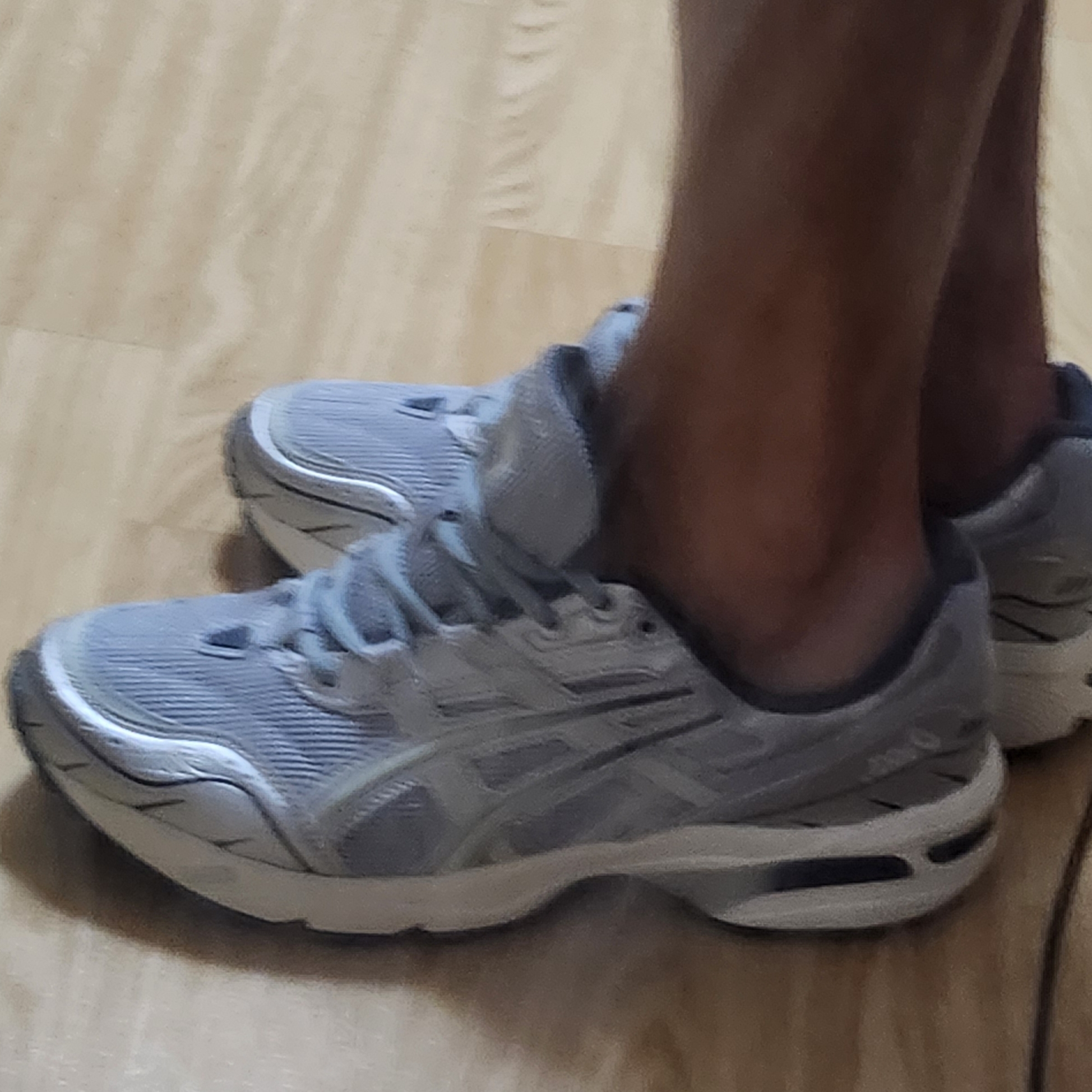 Asics Gel-1090 Piedmont Grey 착용 스타일 - 2
