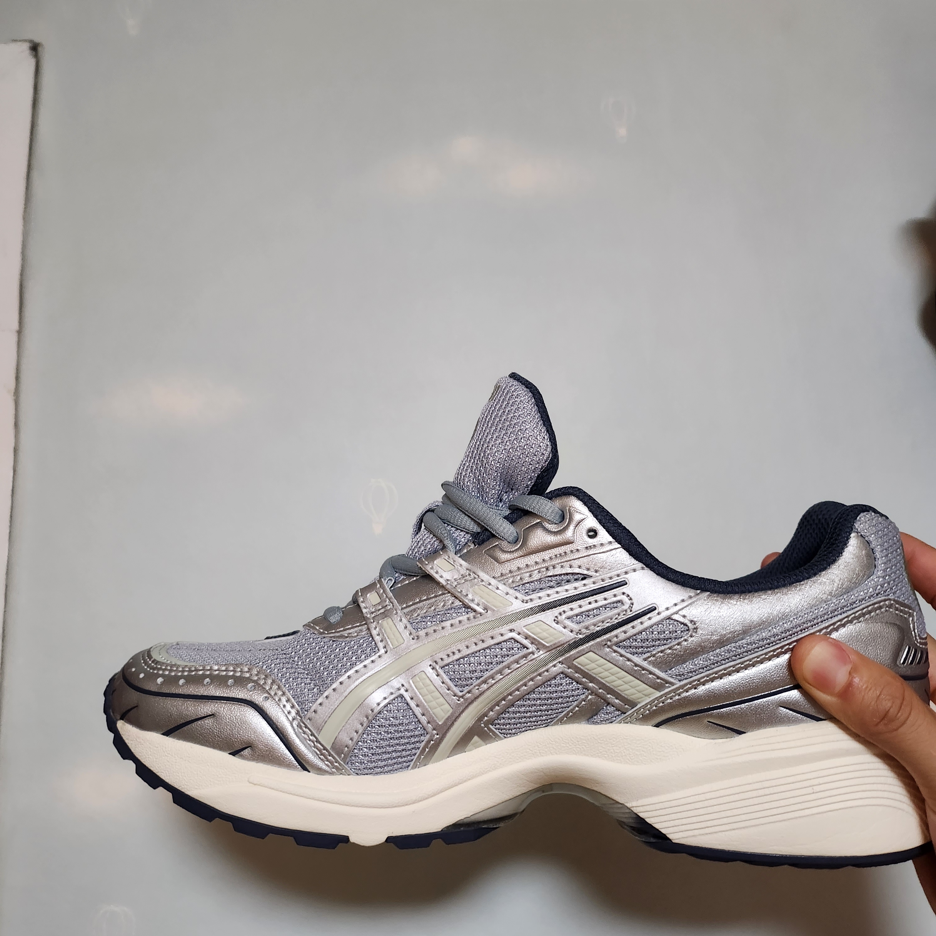 Asics Gel-1090 Piedmont Grey 착용 스타일 - 1