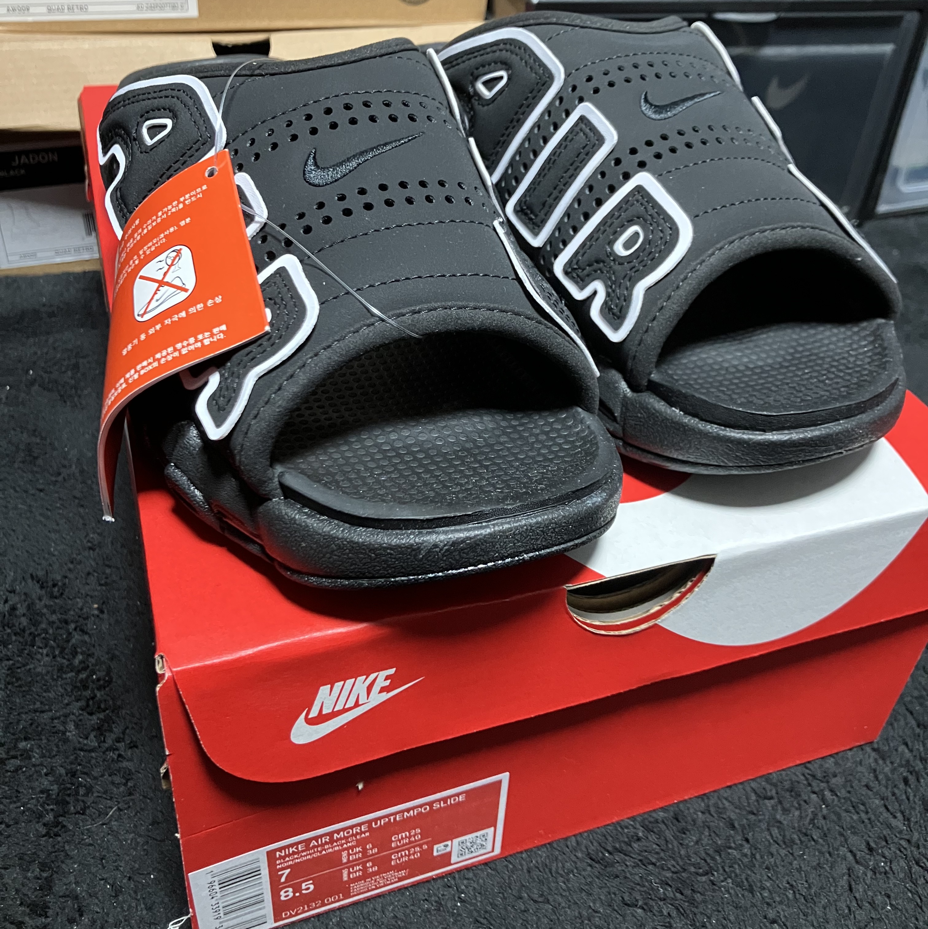 Nike Air More Uptempo Slide Black White 착용 스타일