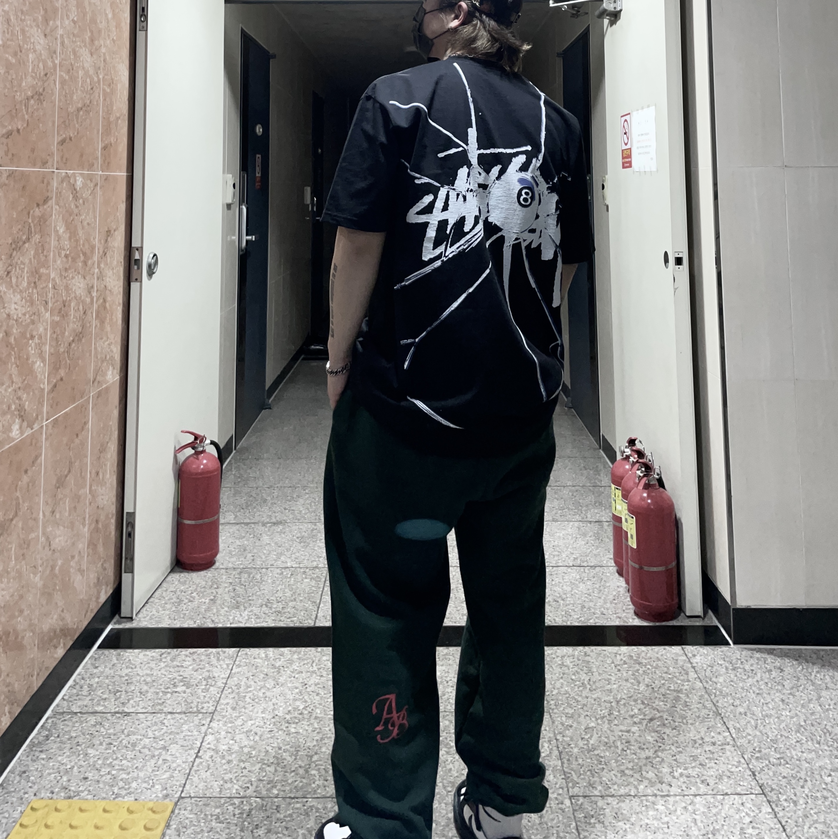 Stussy Shattered T-Shirt Black, Nike x Peaceminusone Kwondo1 Black and White 착용 스타일 - 1