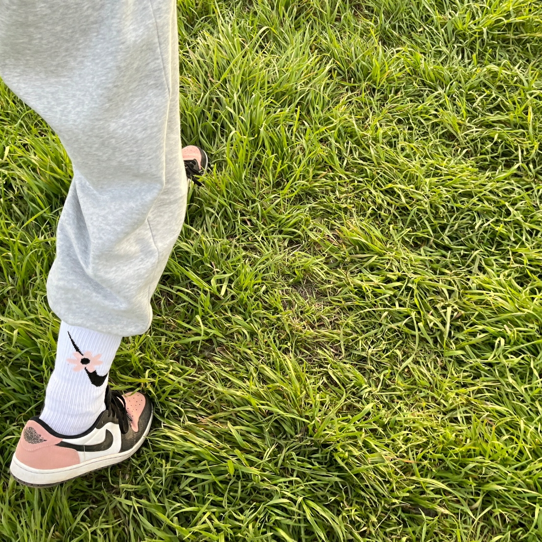 Jordan 1 Retro Low OG Bleached Coral, (Kids) Nike Everyday Plus Socks Pink White (6 Pack/Korean Ver.) 착용 스타일