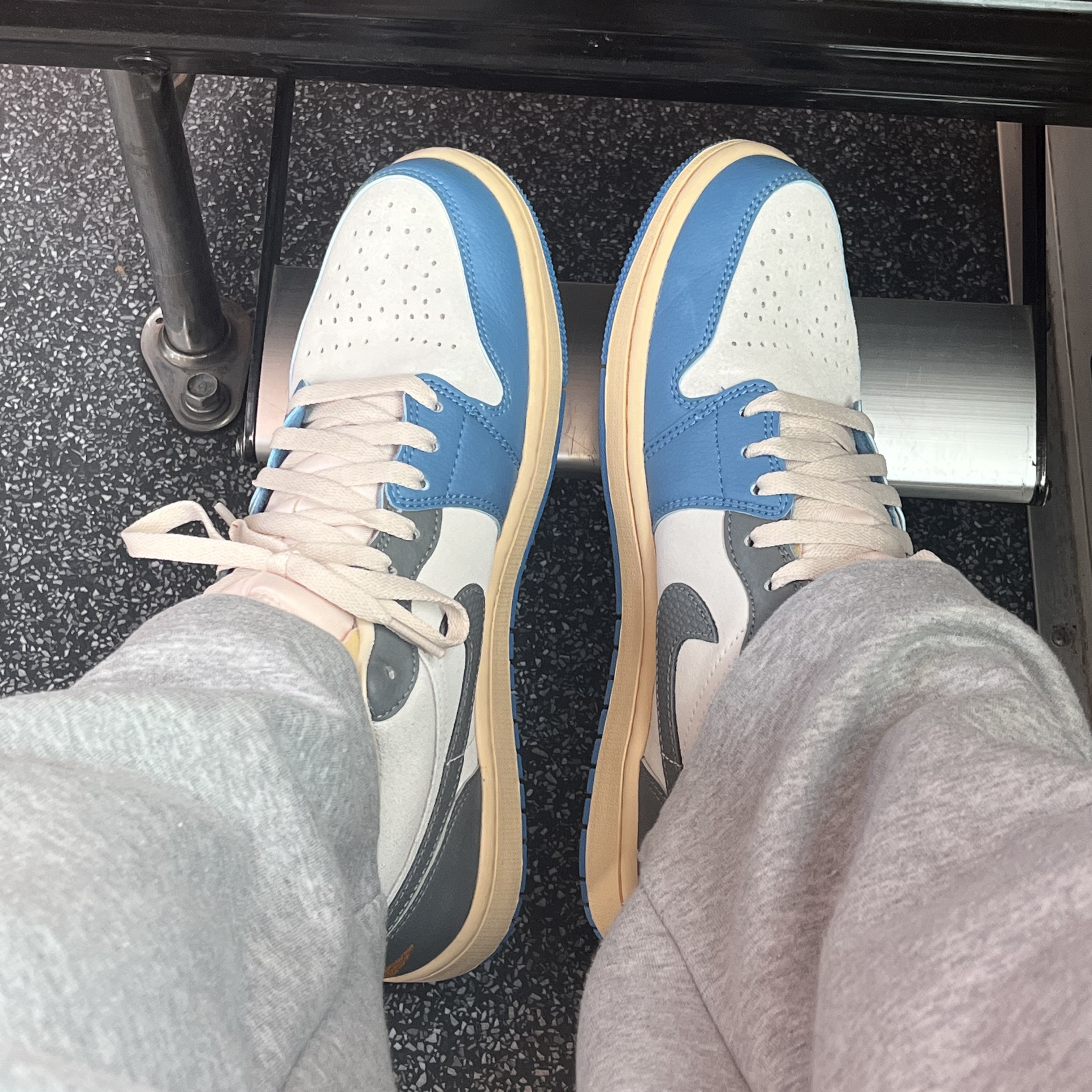 Jordan 1 Low SE Tokyo 96 착용 스타일
