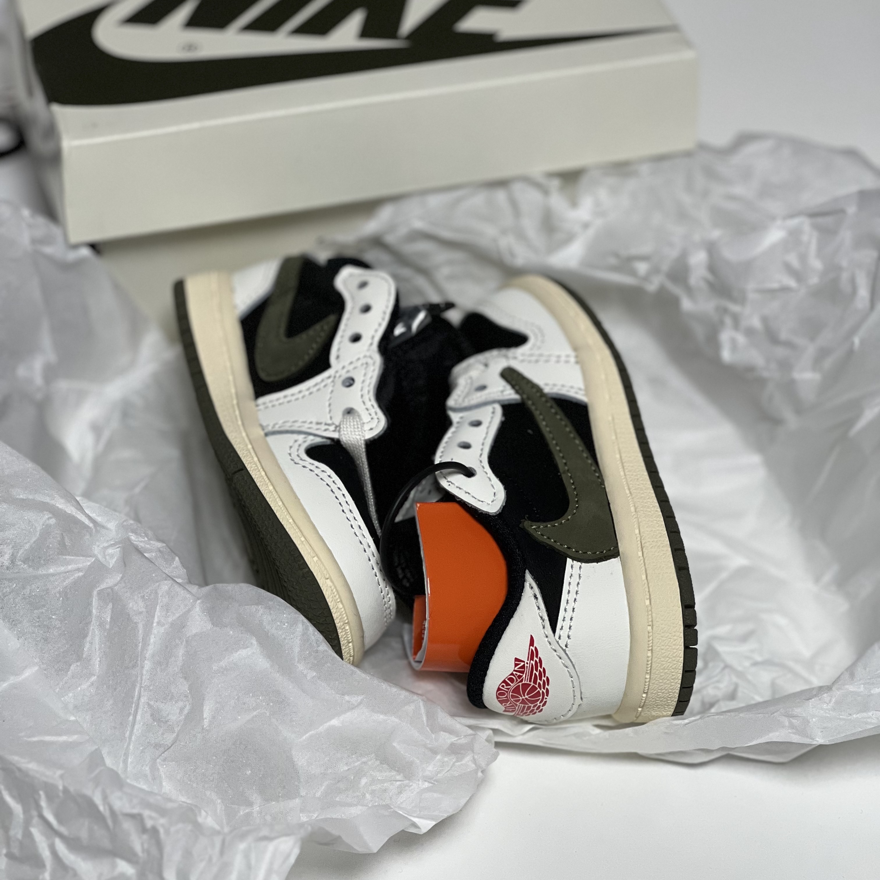 (TD) Jordan 1 x Travis Scott Retro Low OG SP Medium Olive 착용 스타일 - 4