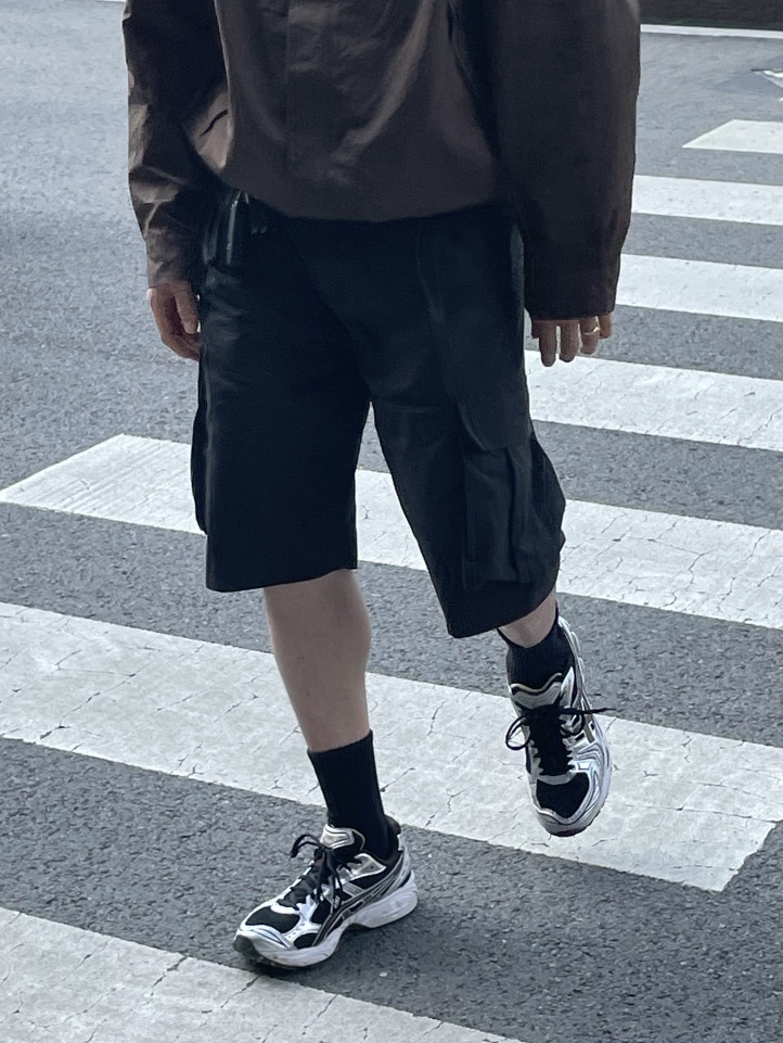 Asics Gel-Kayano 14 Black Coffee 착용 스타일 - 2