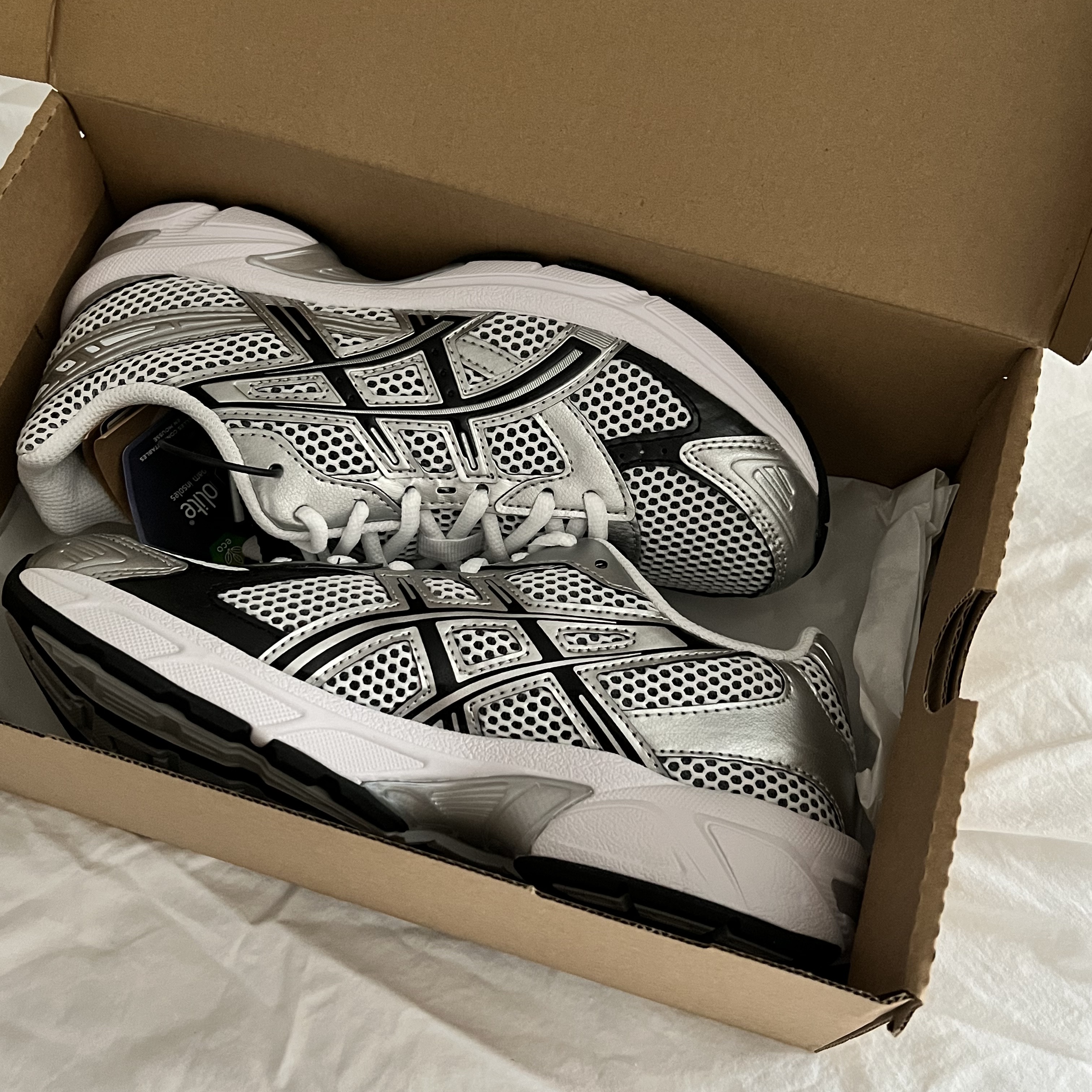 Asics Gel-1130 White Black 착용 스타일 - 1