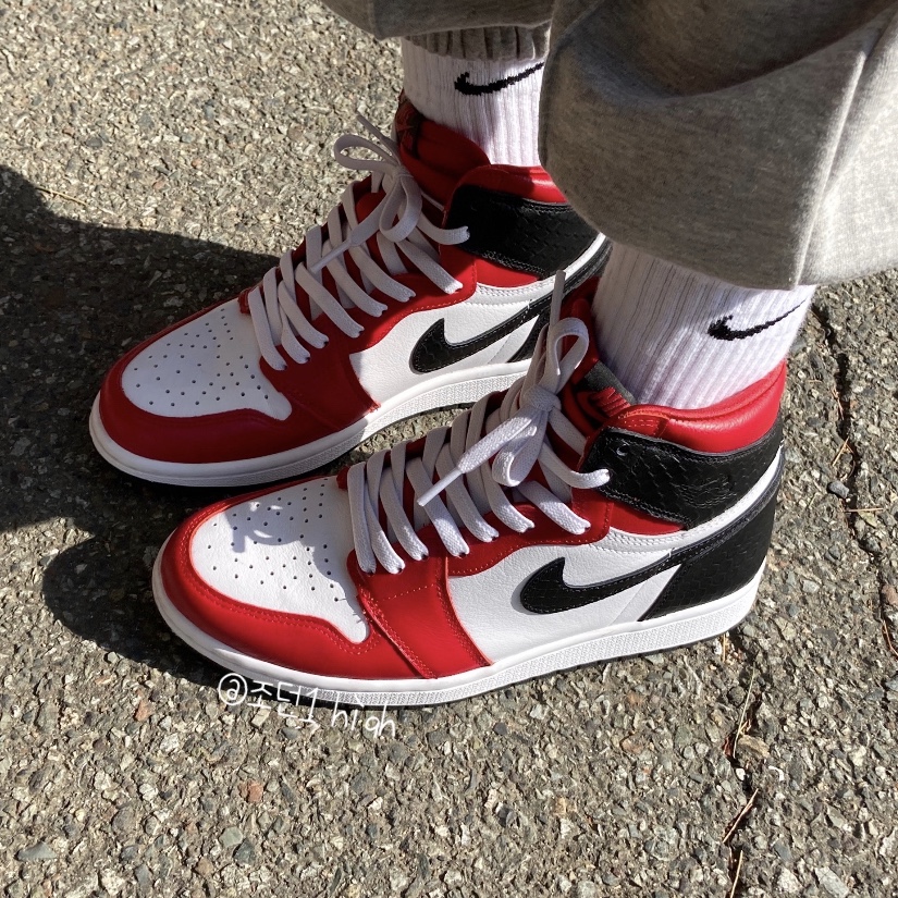 (W) Jordan 1 Retro High Satin Red 착용 스타일
