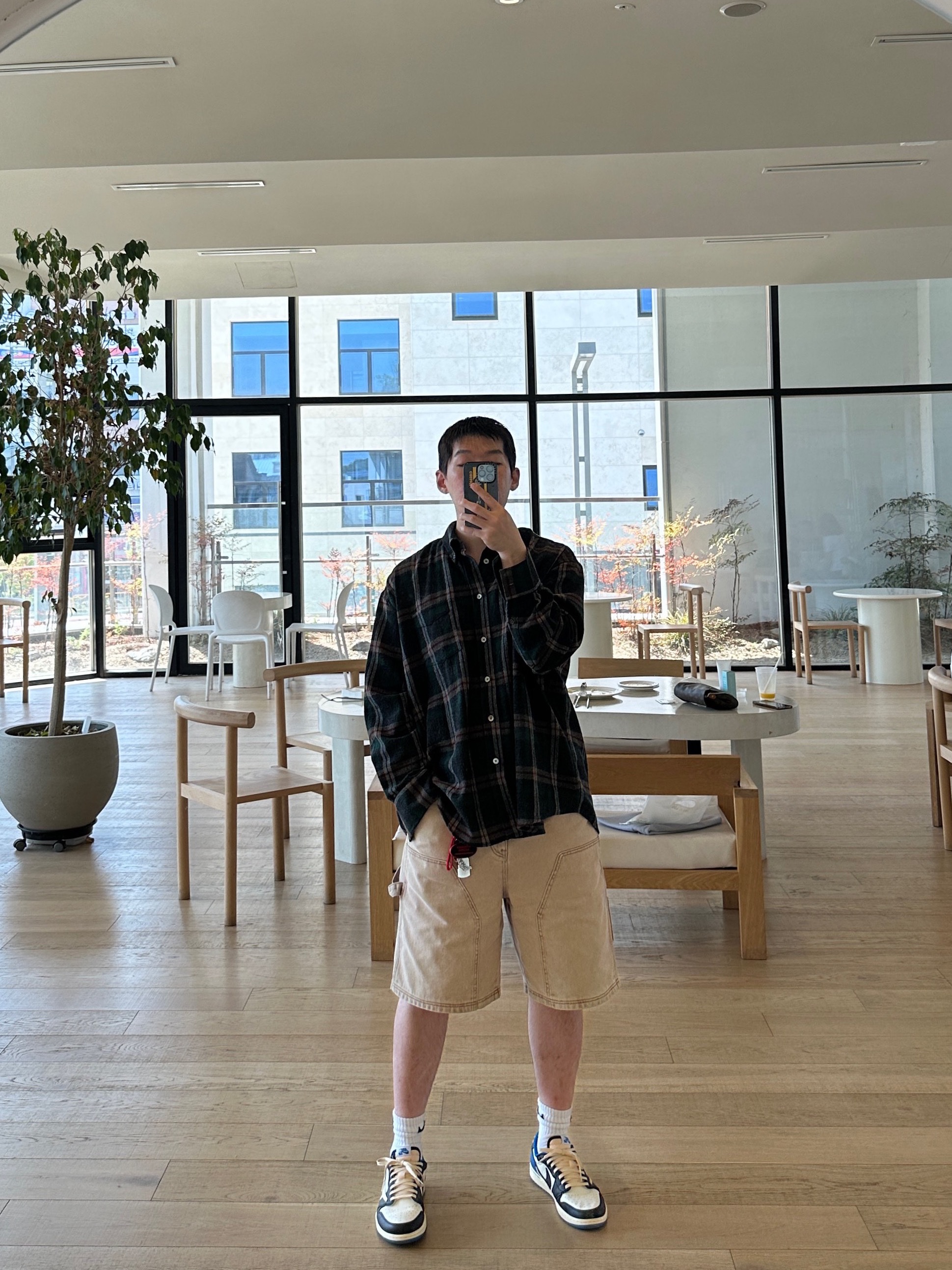 Our Legacy Borrowed BD Shirt Green Pub Check, Jordan 1 x Travis Scott x Fragment Retro Low OG SP Military Blue 착용 스타일