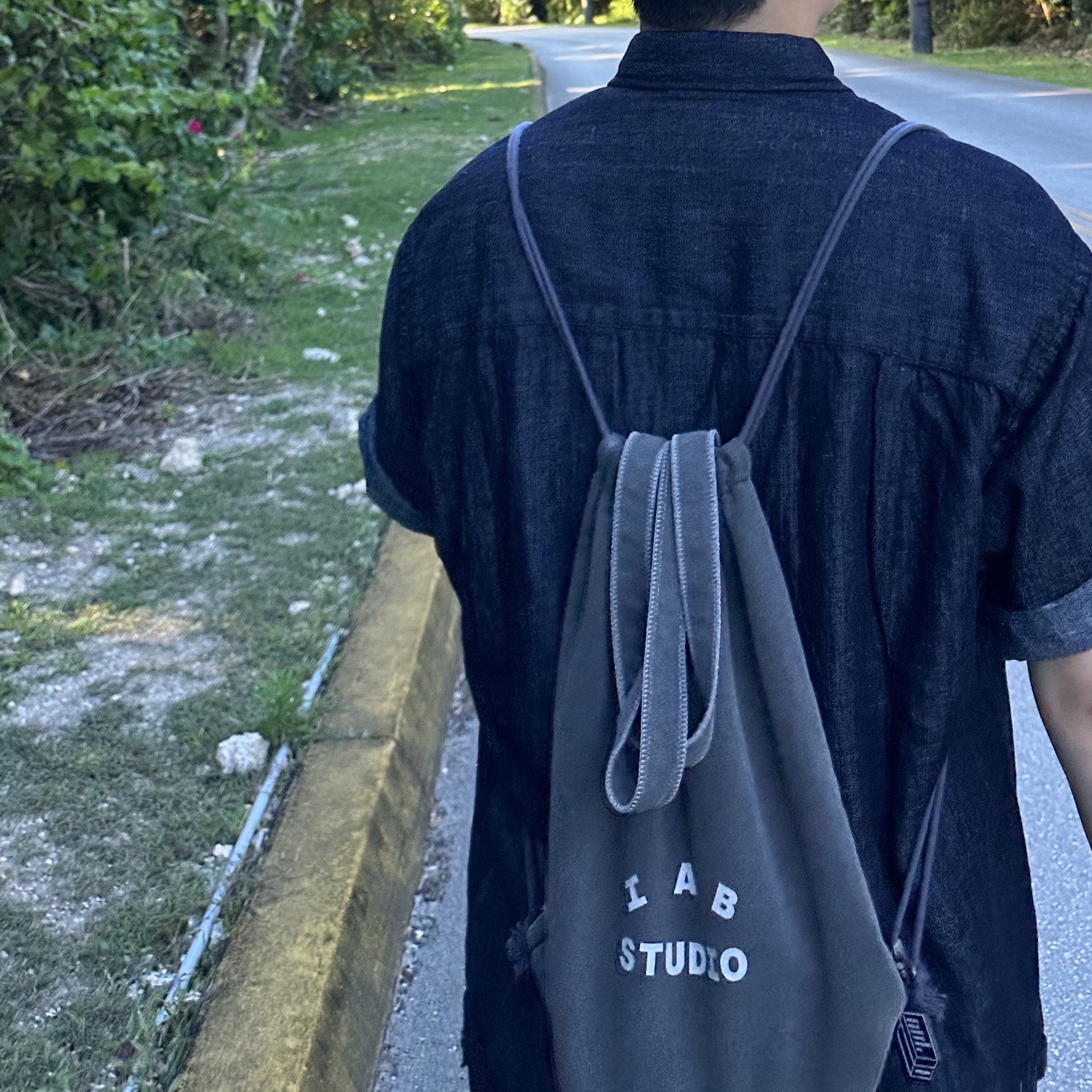 IAB Studio Pigment Sack Black 착용 스타일 - 1