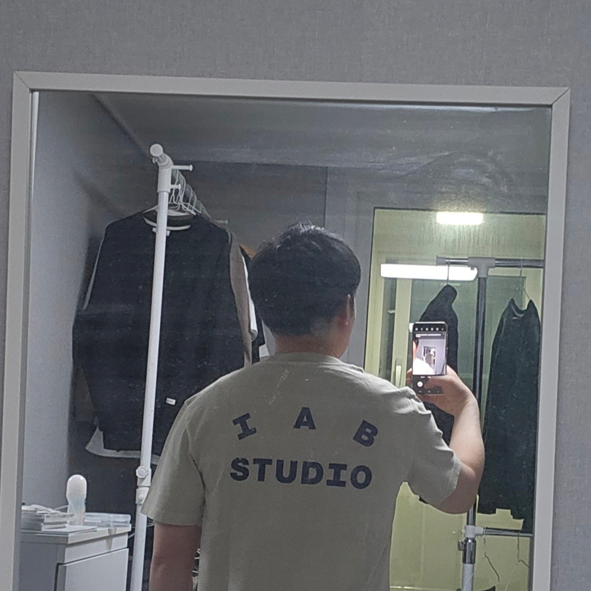 IAB Studio Pigment T-Shirt Oatmeal 착용 스타일