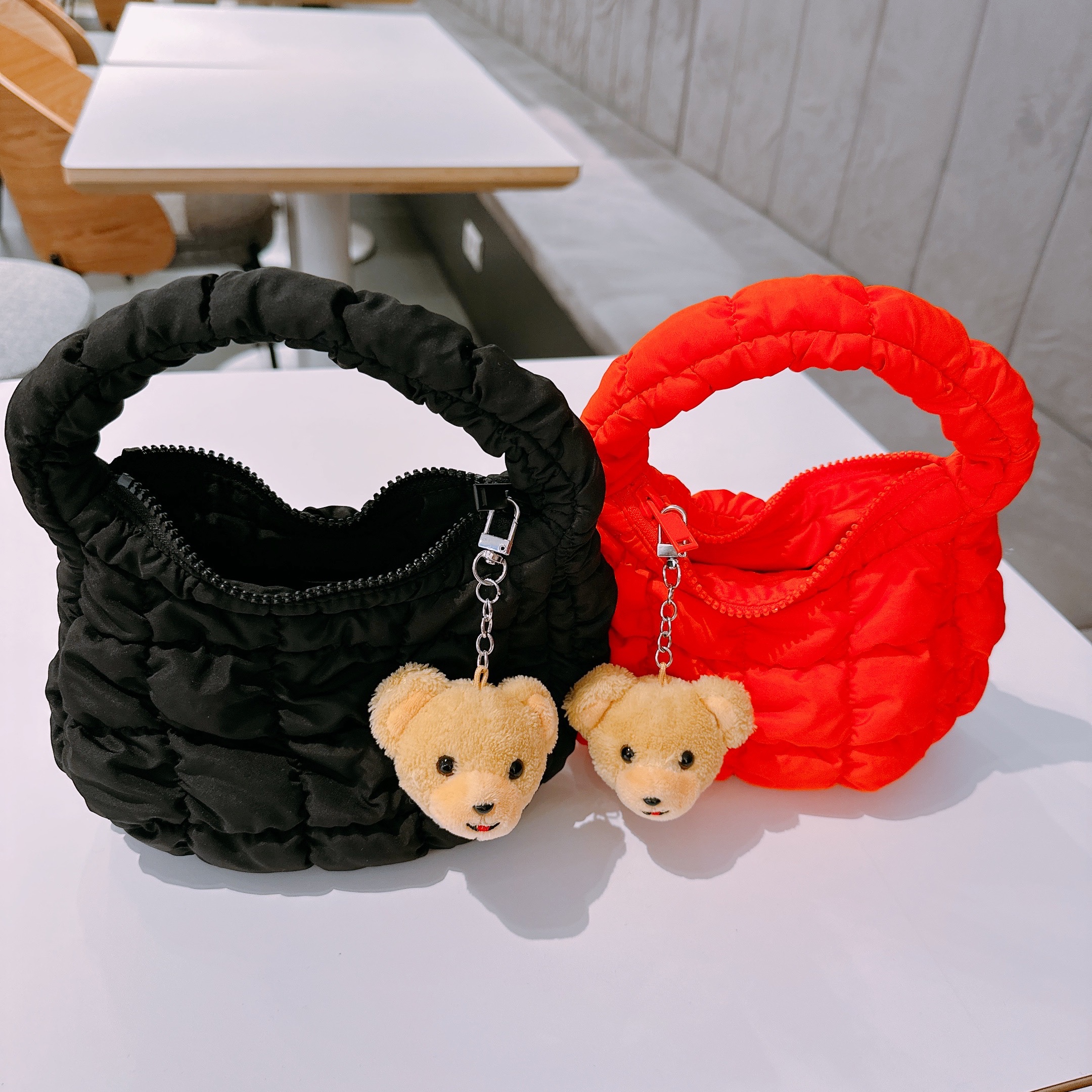 COS Quilted Micro Bag Black, COS Quilted Micro Bag Orange 착용 스타일