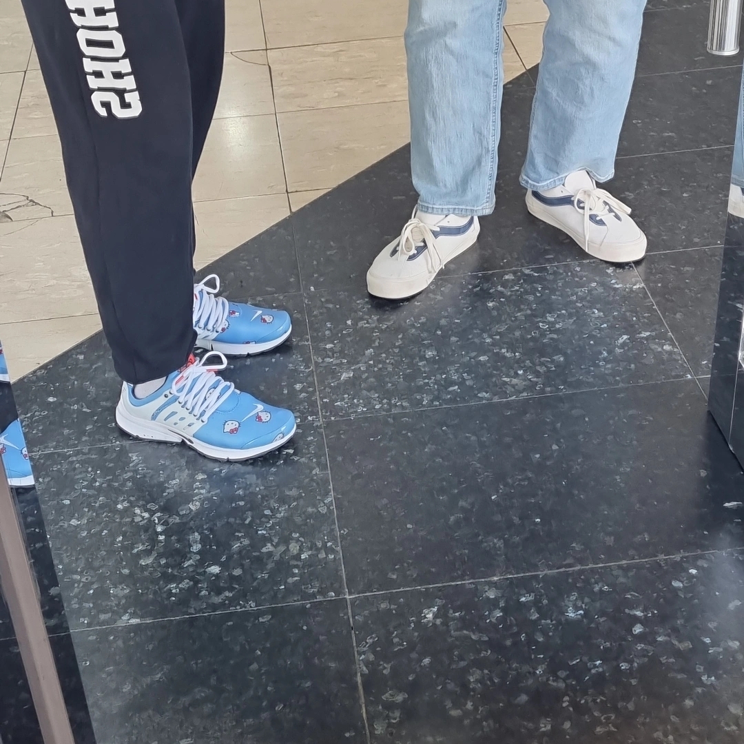 Nike x Hello Kitty Air Presto University Blue 착용 스타일