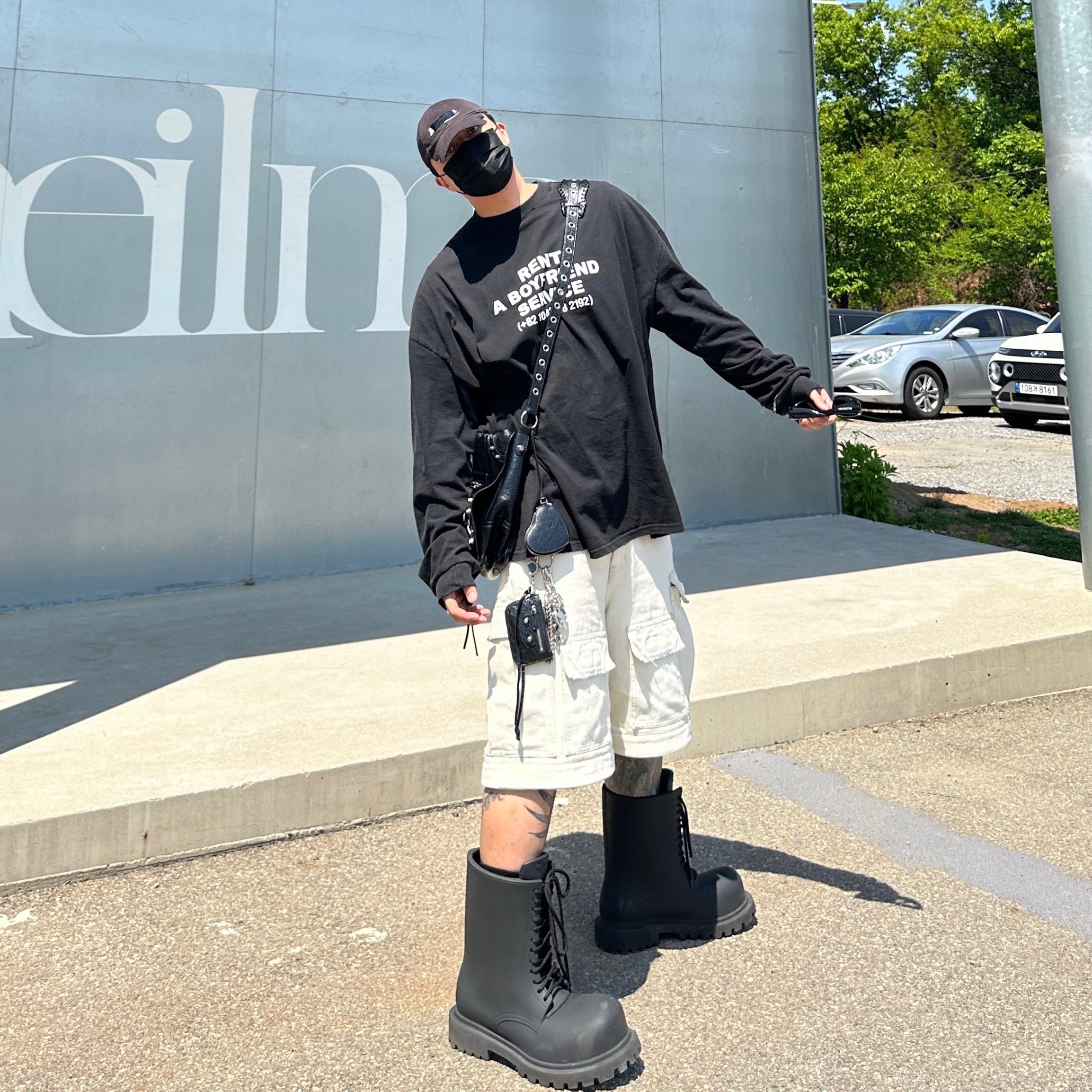 Balenciaga XL Army Boots Full Eva Black, Balenciaga Gaffer Cap Black 착용 스타일 - 3