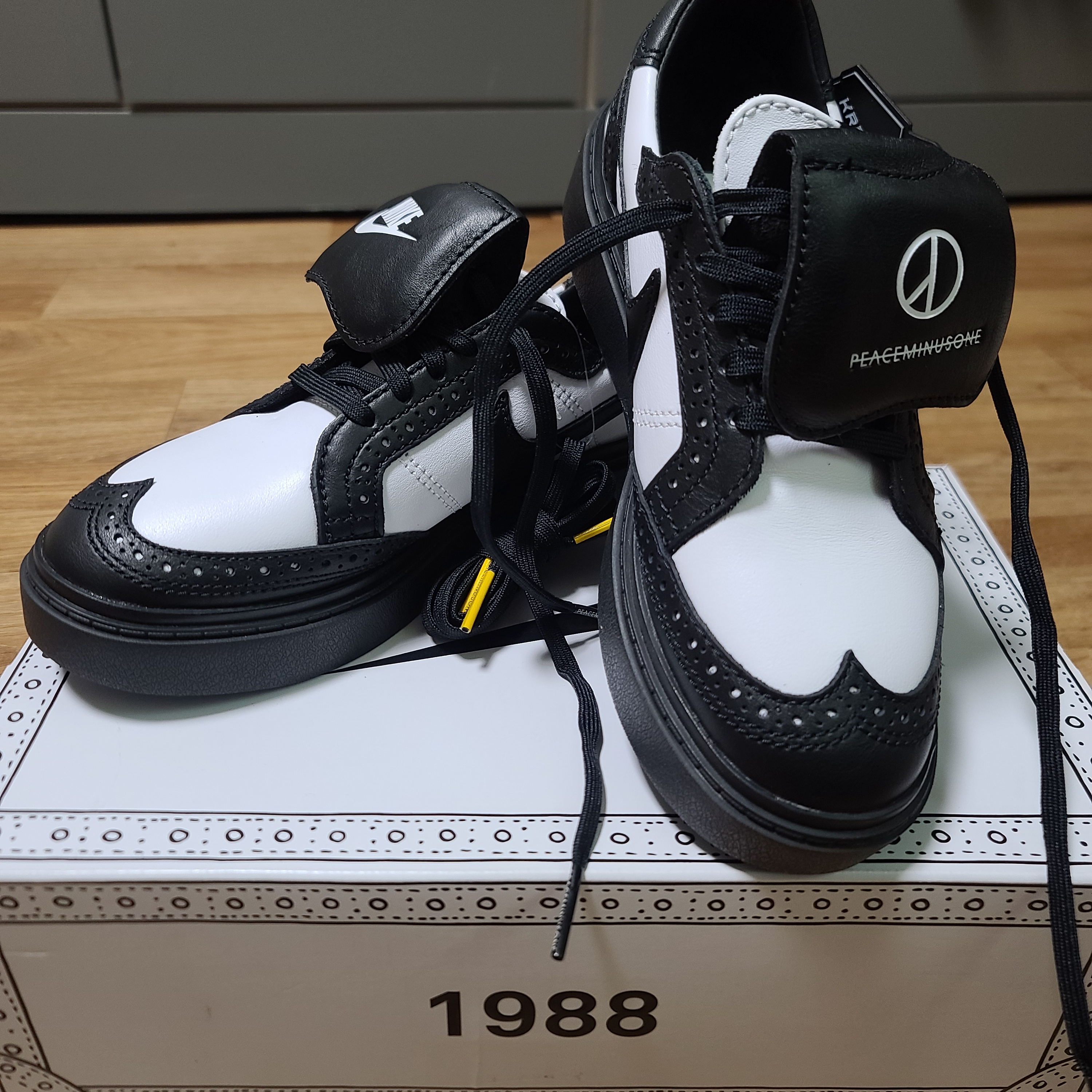 Nike x Peaceminusone Kwondo1 Black and White 착용 스타일 - 3