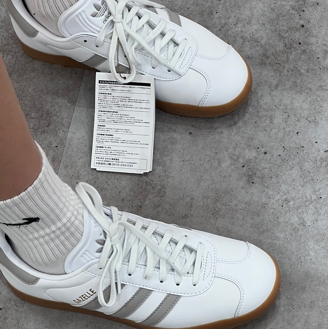 Adidas Gazelle White Grey 착용 스타일