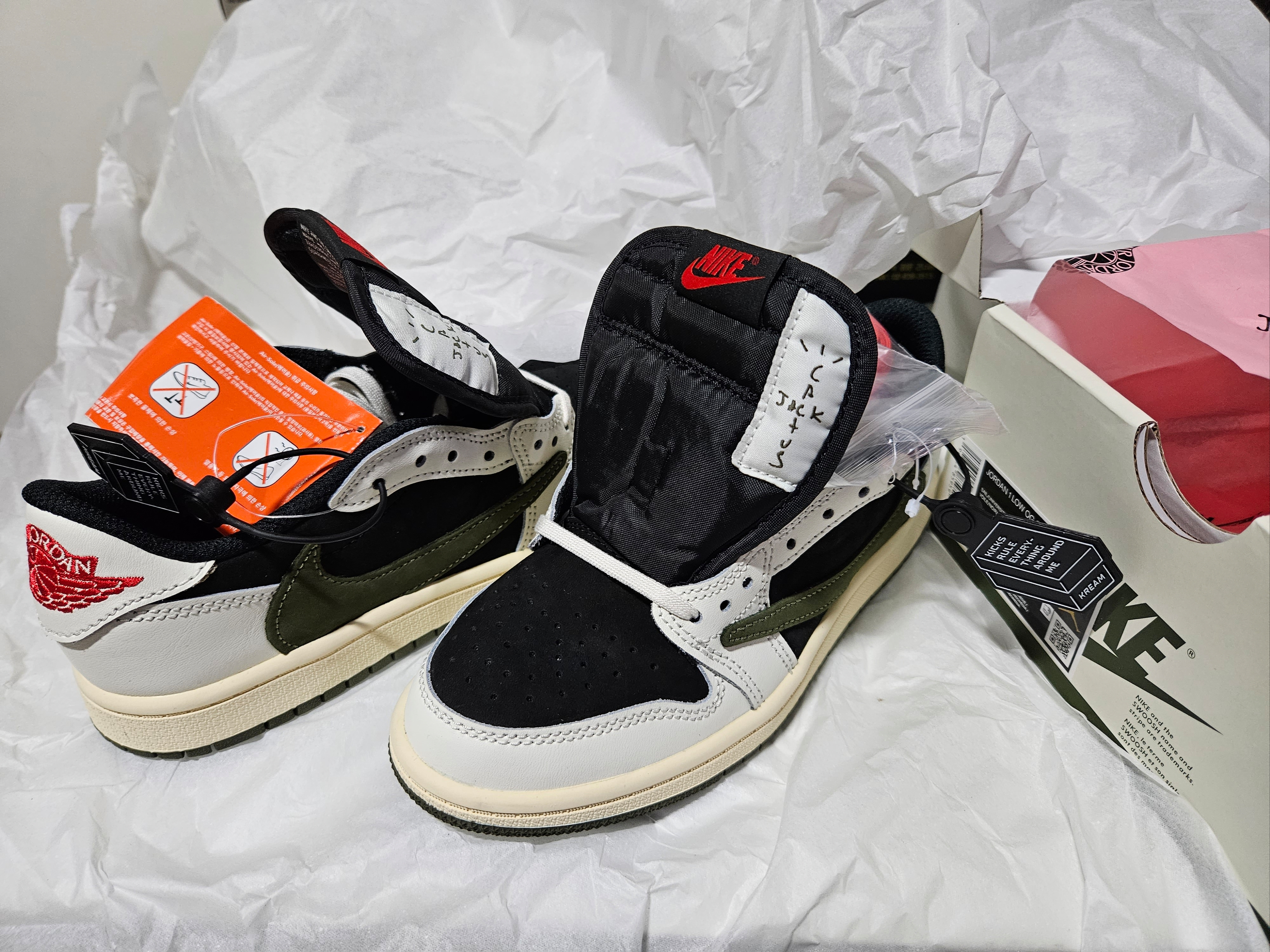 (PS) Jordan 1 x Travis Scott Retro Low OG SP Medium Olive 착용 스타일