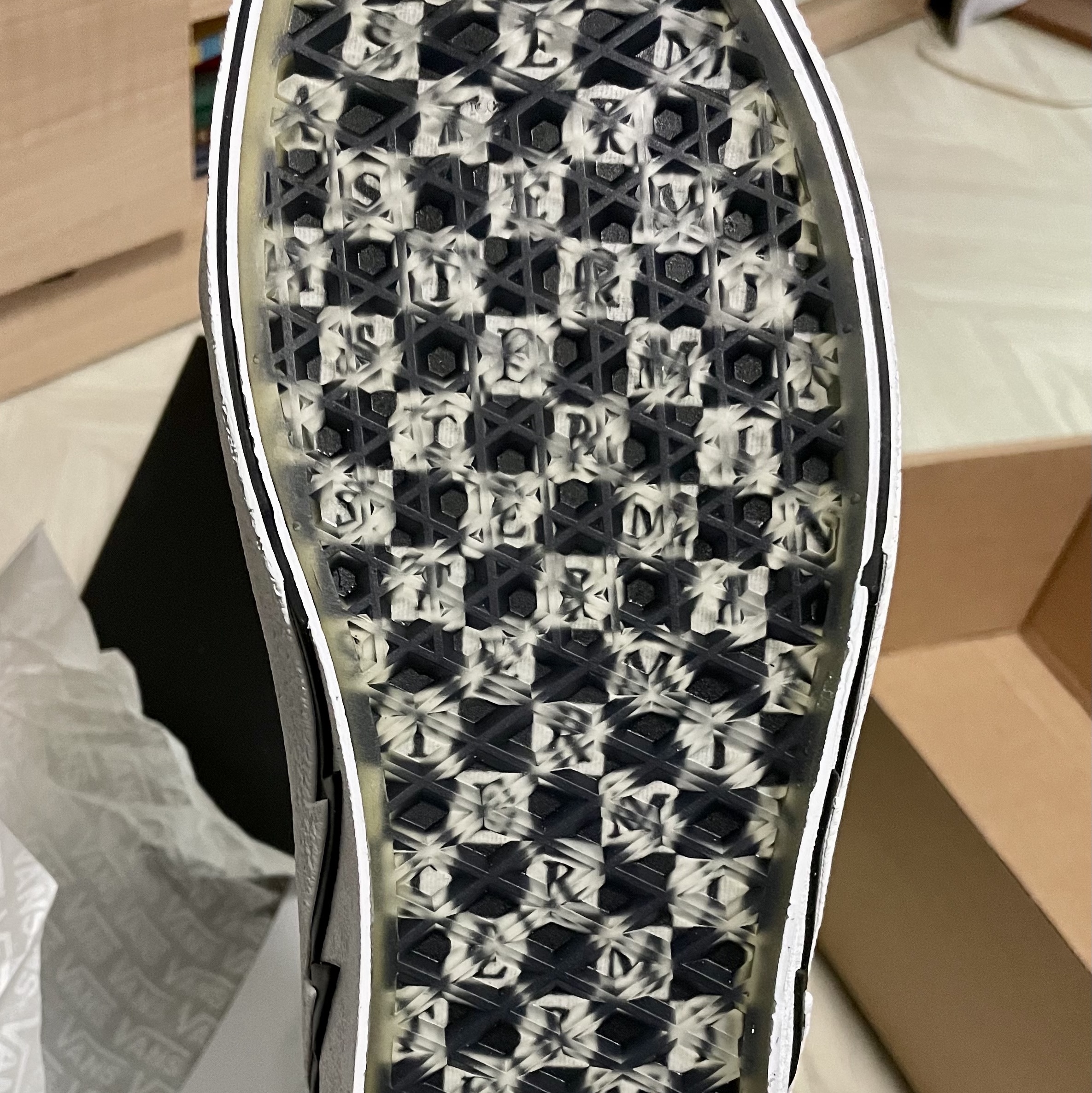 Vans Vault x Mastermind World Old Skool Bolt Black 착용 스타일 - 5