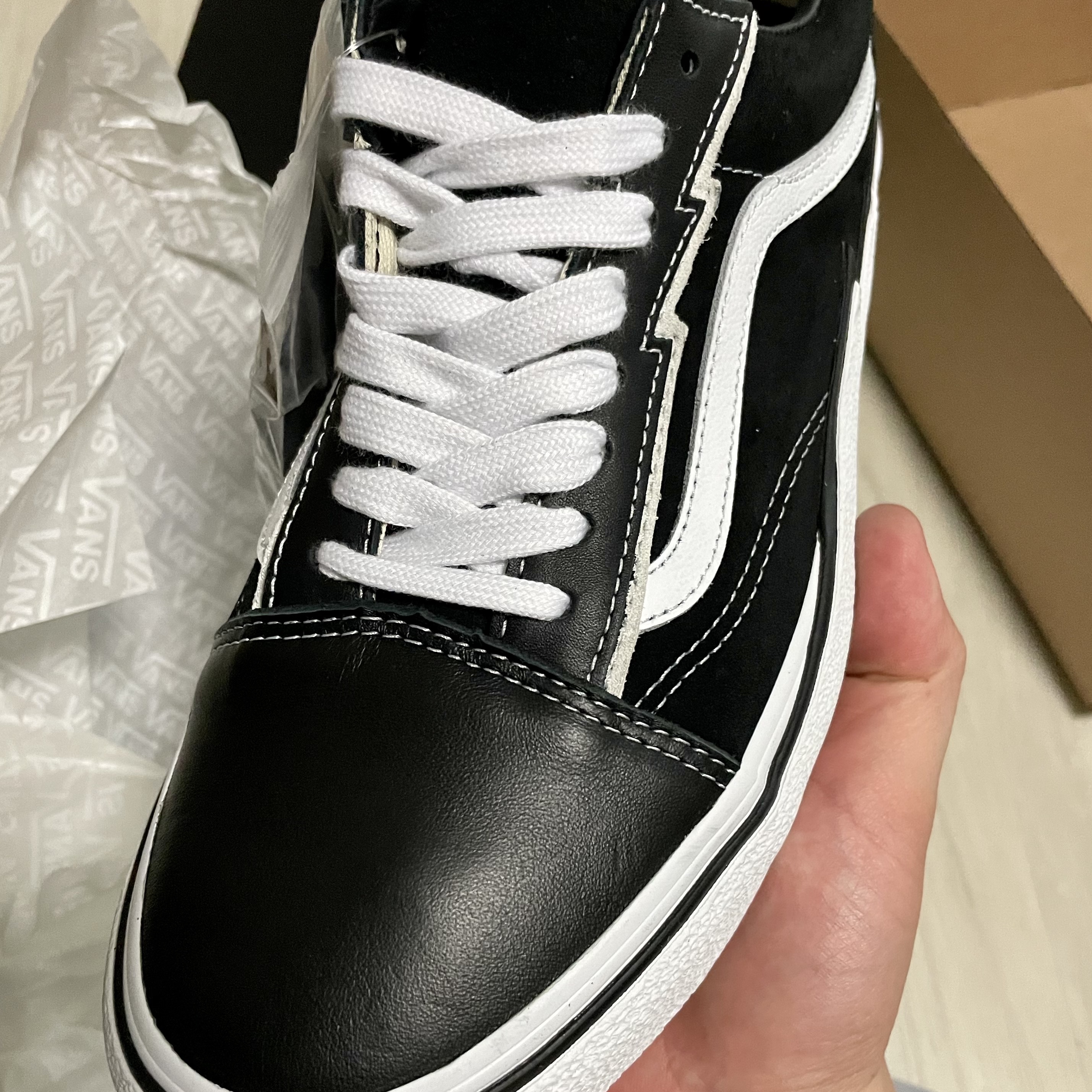 Vans Vault x Mastermind World Old Skool Bolt Black 착용 스타일 - 2