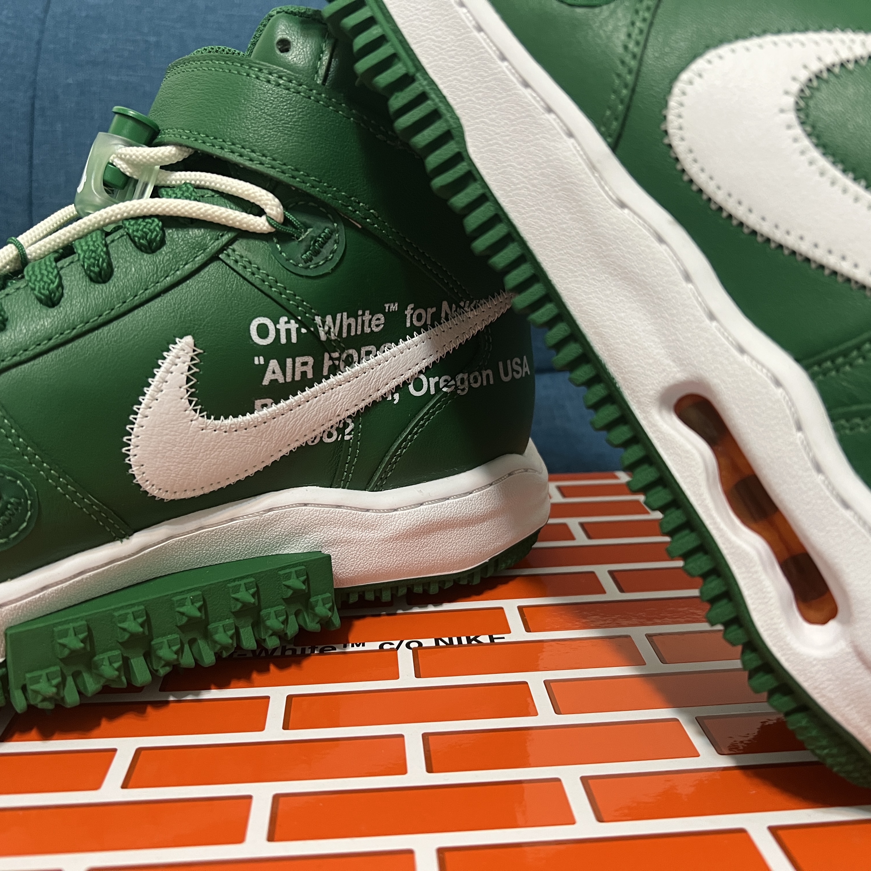 Nike x Off-White Air Force 1 Mid SP Leather Pine Green 착용 스타일 - 5