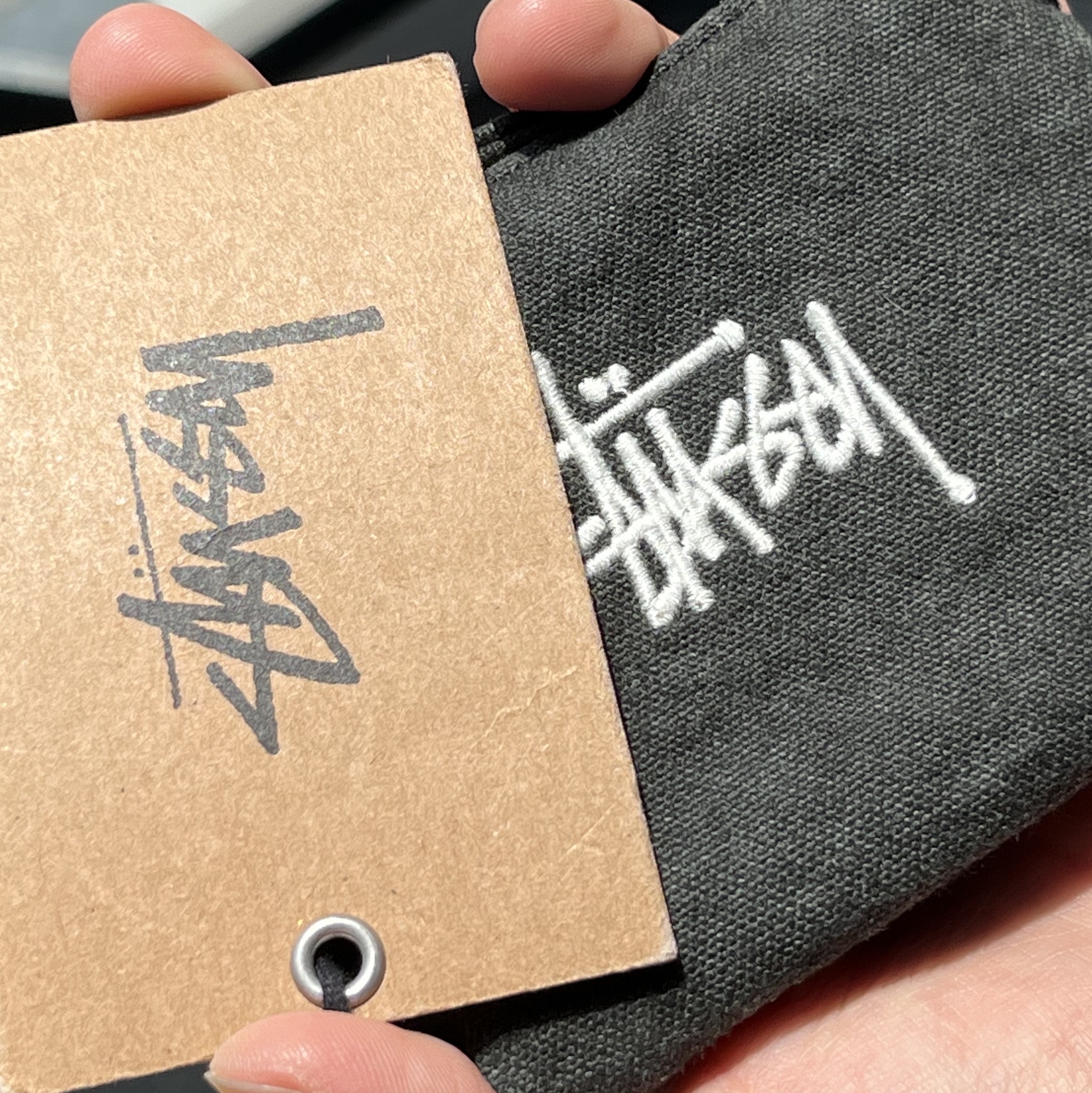 Stussy Canvas Coin Pouch Washed Black 착용 스타일 - 2