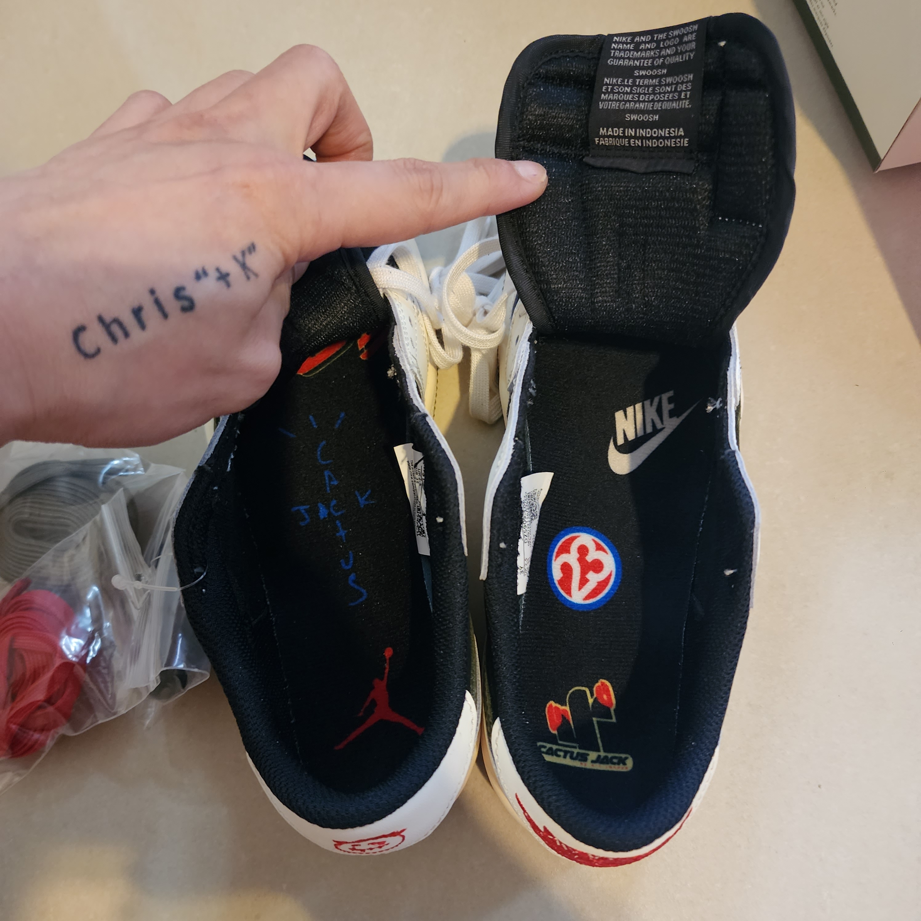 (PS) Jordan 1 x Travis Scott Retro Low OG SP Medium Olive 착용 스타일 - 3