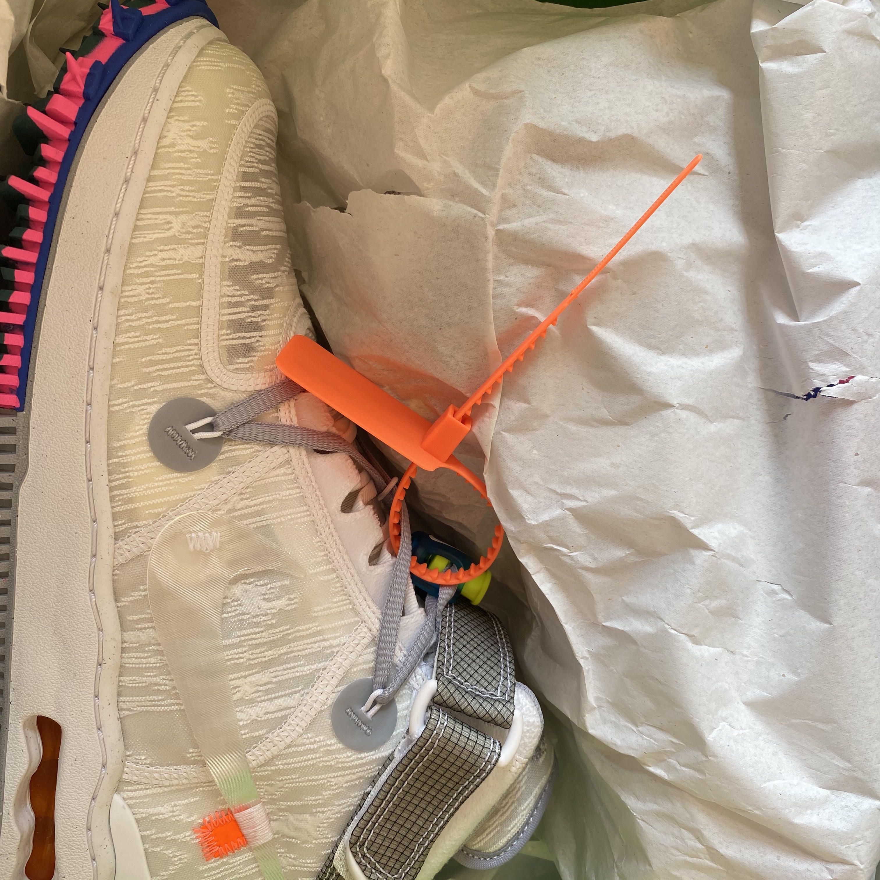 Nike x Off-White Air Force 1 Mid SP White 착용 스타일 - 2