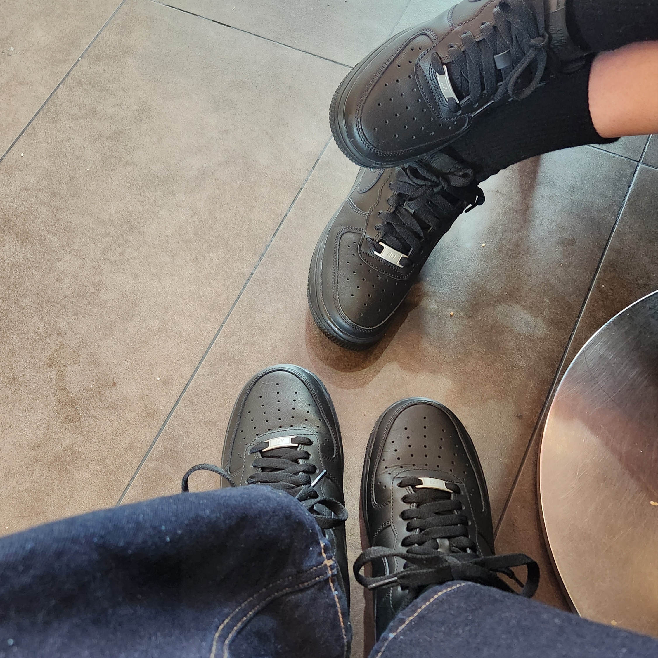 Nike Air Force 1 '07 Low Triple Black, (W) Nike Air Force 1 '07 Low Triple Black 착용 스타일
