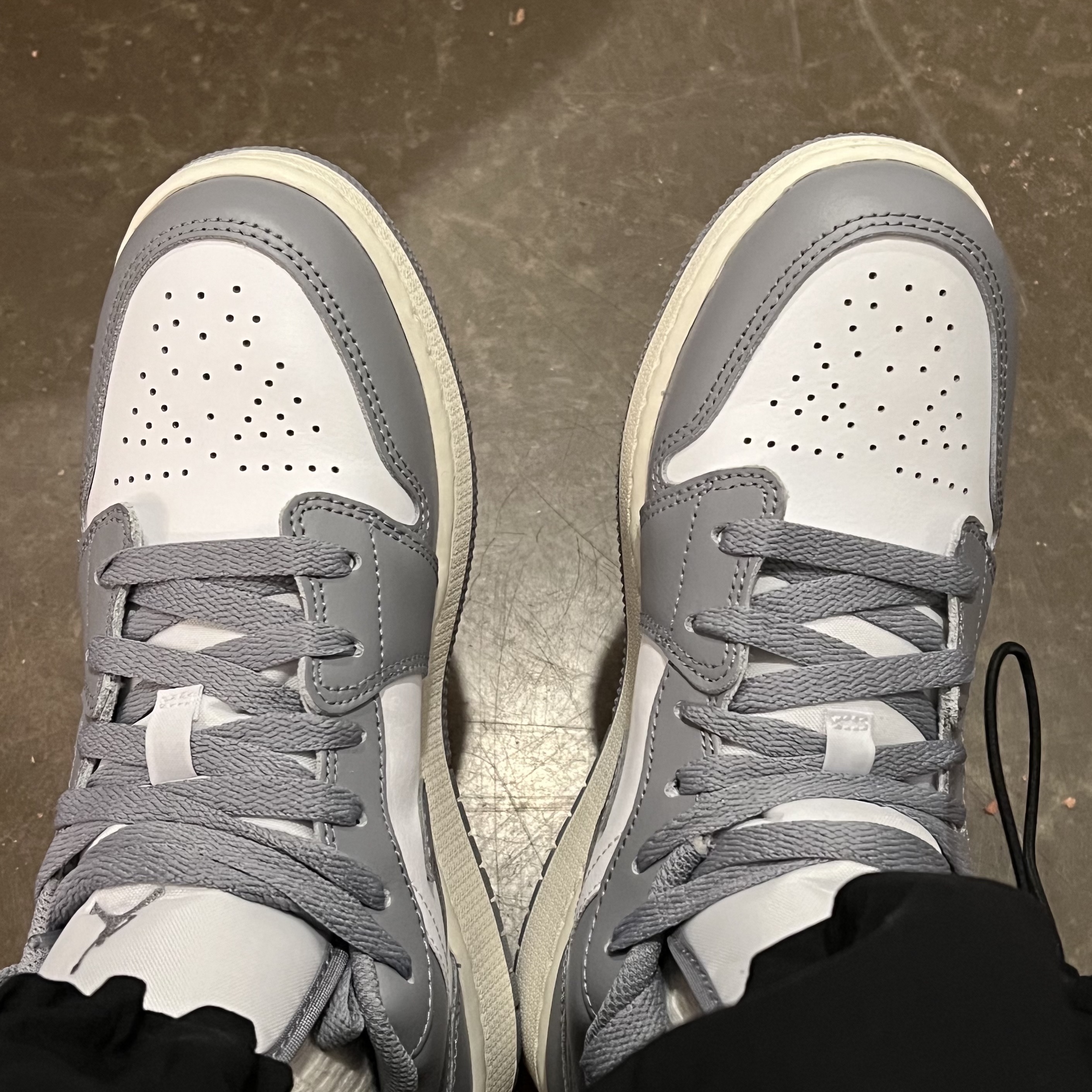(GS) Jordan 1 Low Stealth and White 착용 스타일