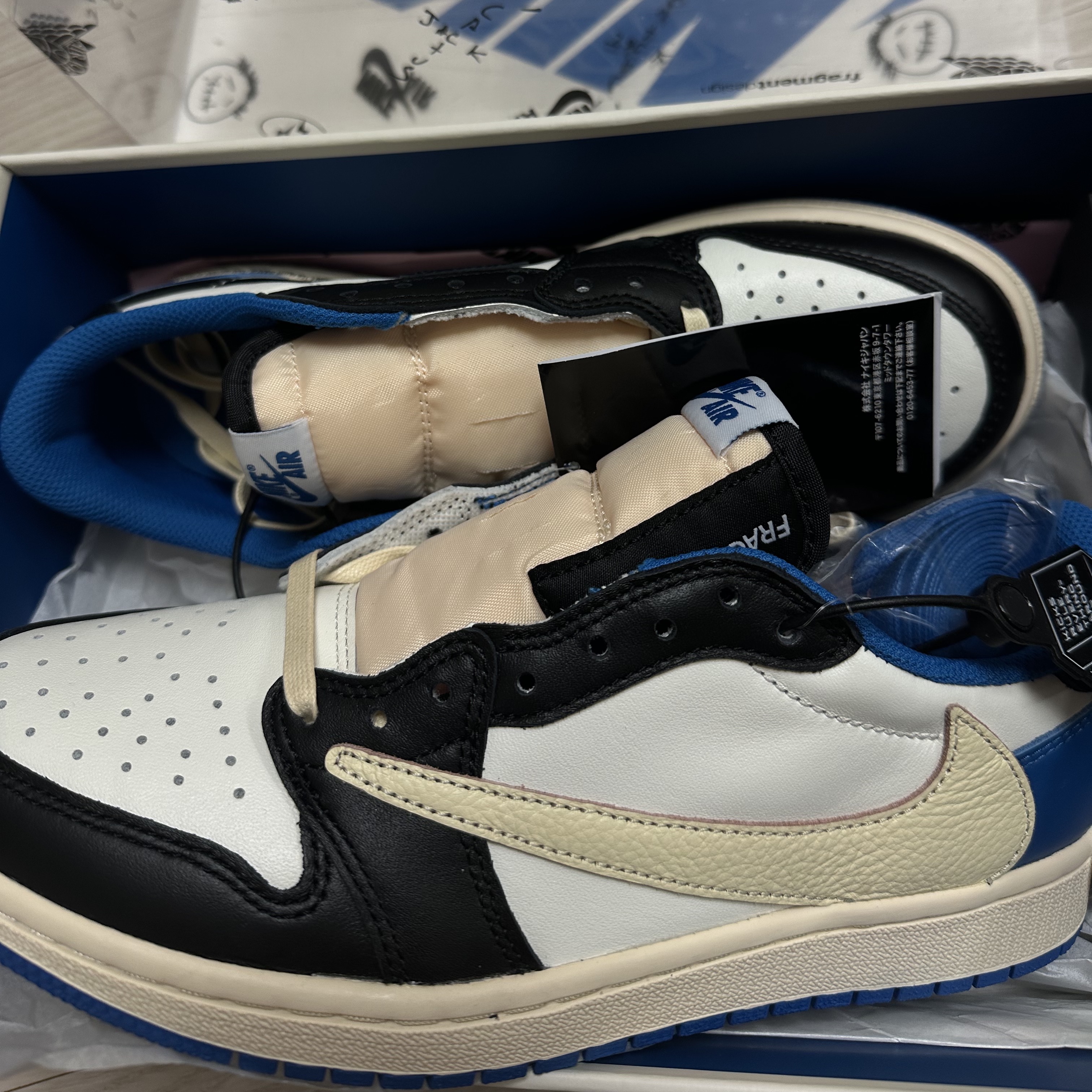 Jordan 1 x Travis Scott x Fragment Retro Low OG SP Military Blue 착용 스타일