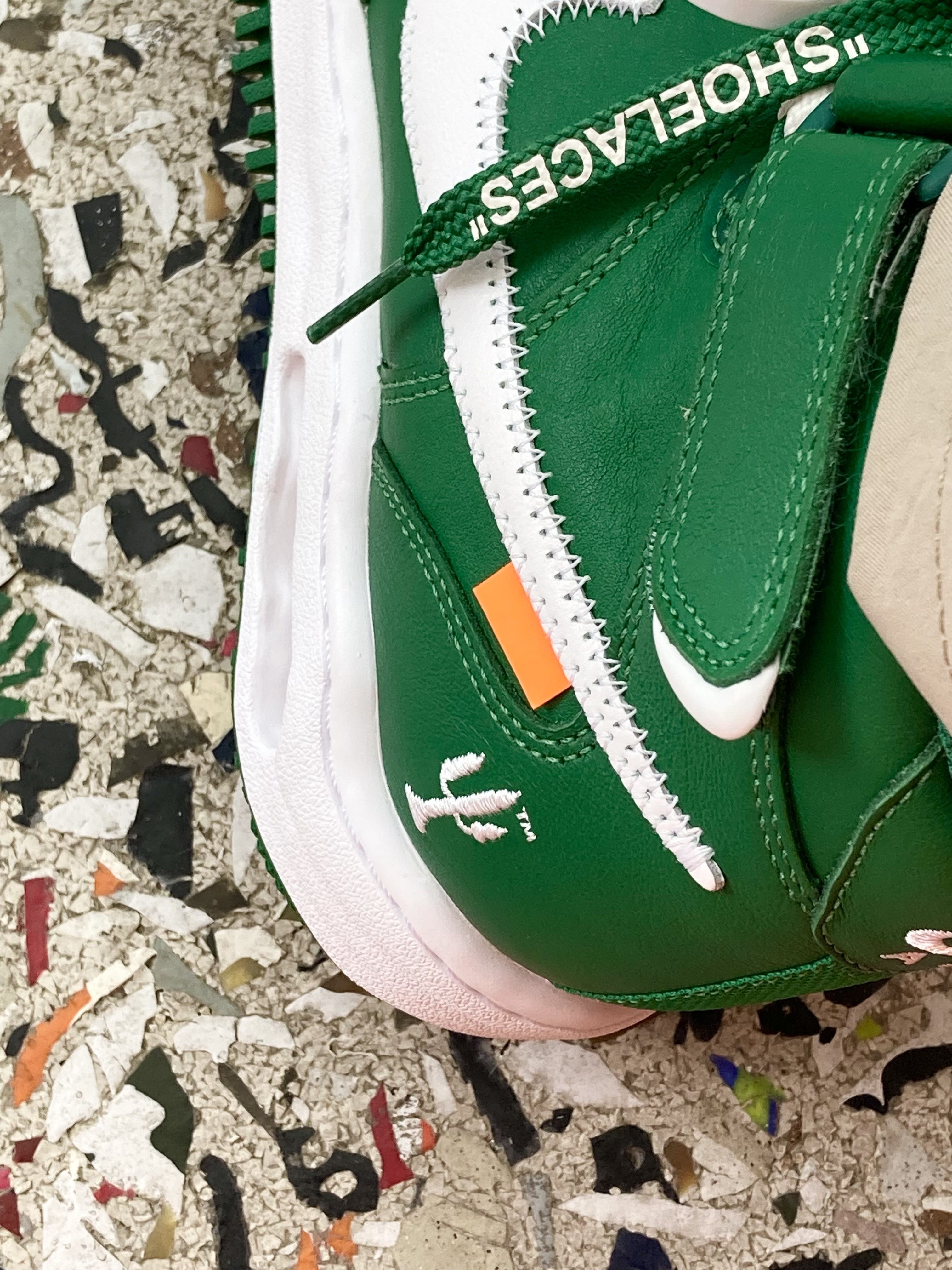 Nike x Off-White Air Force 1 Mid SP Leather Pine Green 착용 스타일 - 3