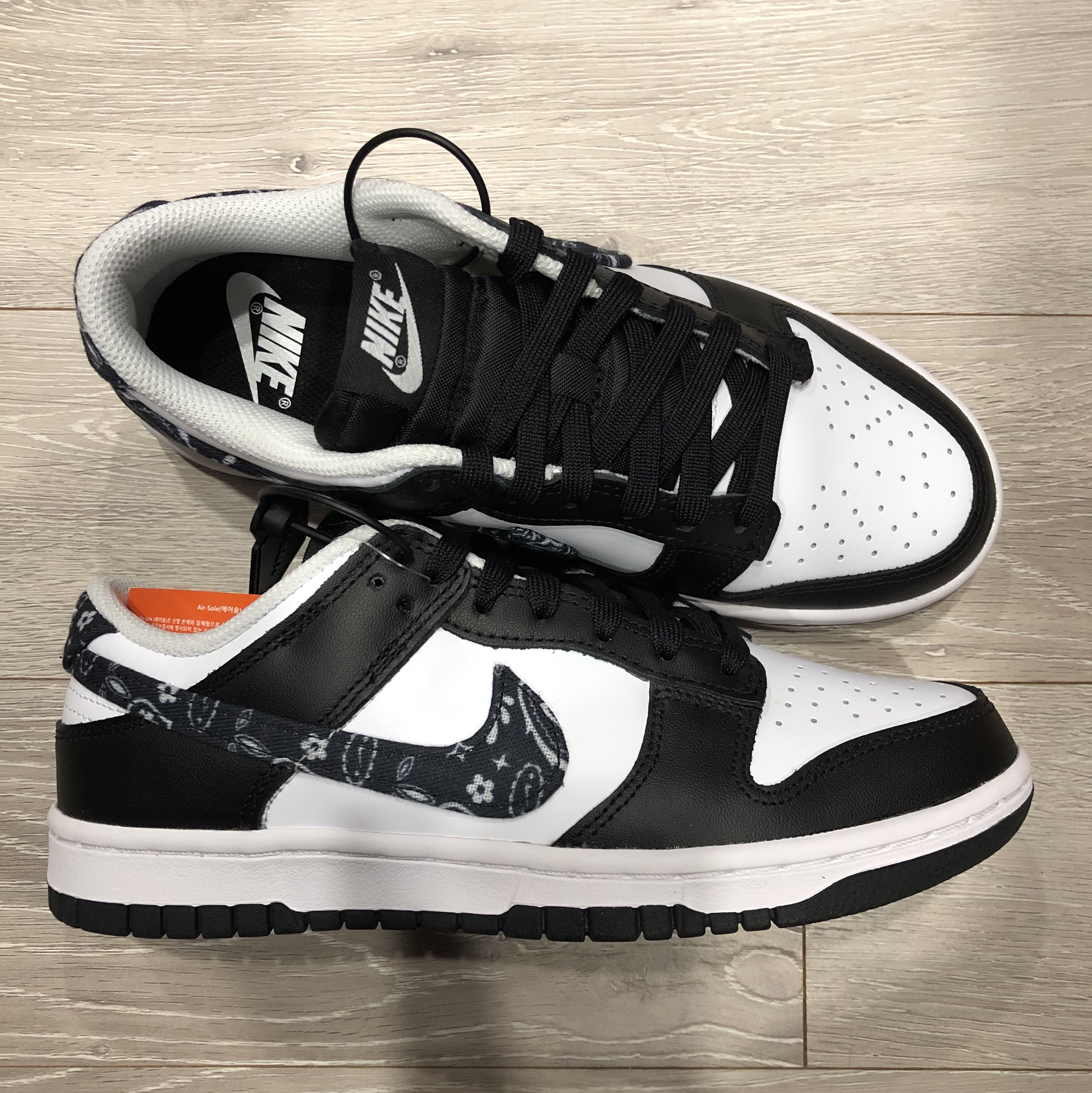 (W) Nike Dunk Low Essential Black Paisley 착용 스타일