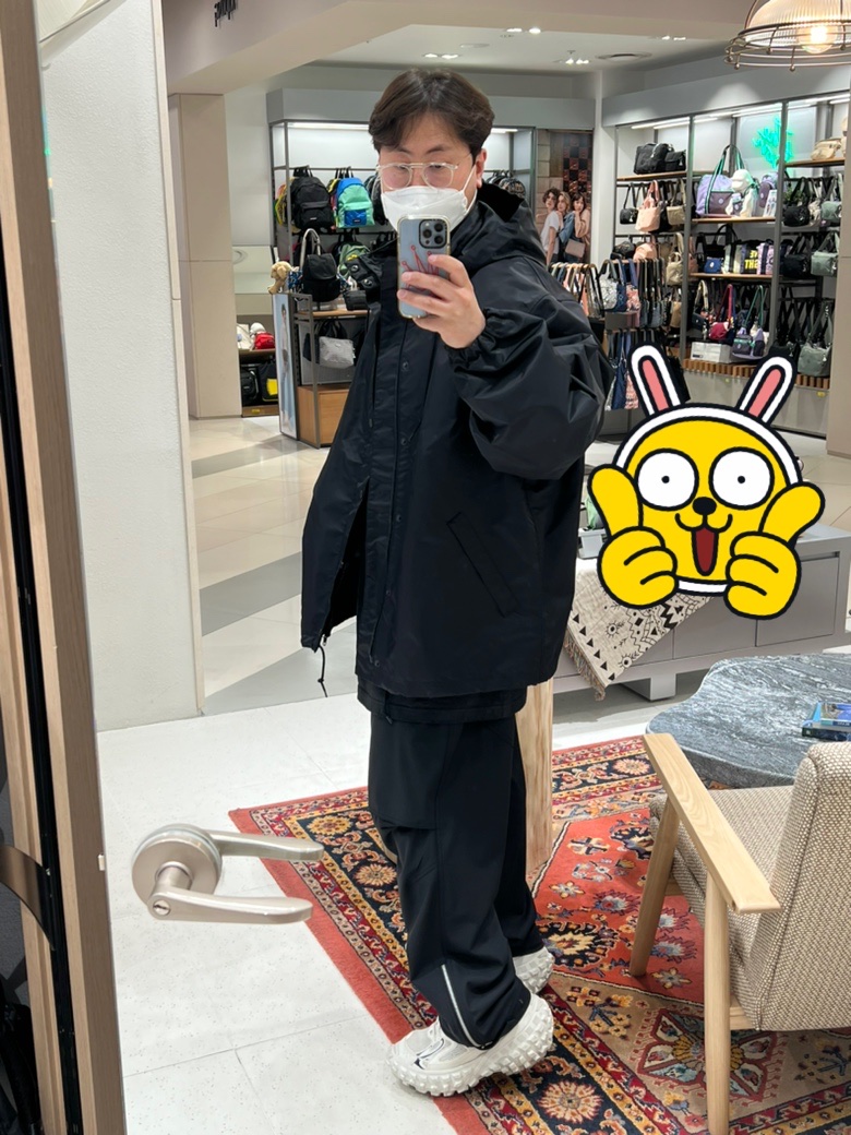 Juun.J Low Crotch Pants Black, Balenciaga Defender Sneakers Light Beige 착용 스타일 - 1