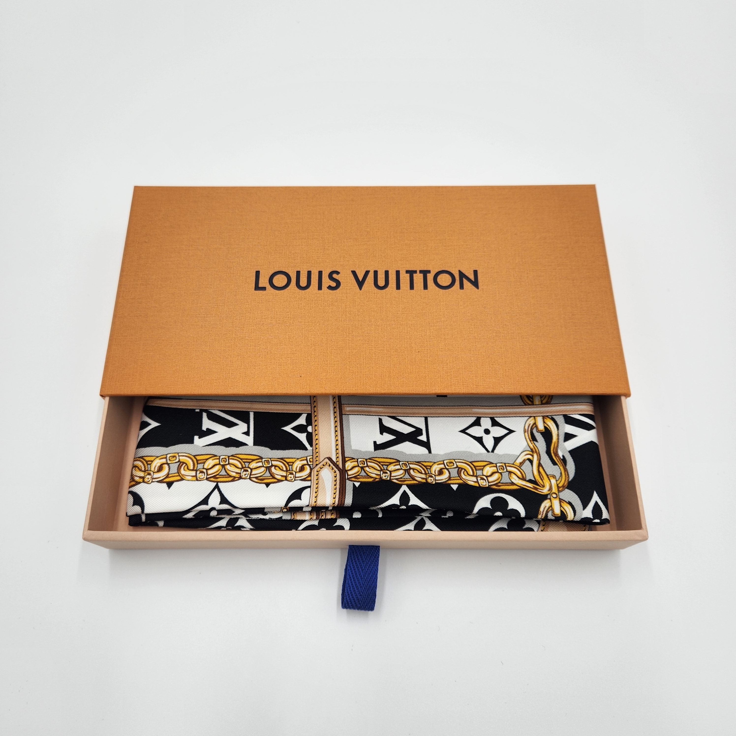 (W) Louis Vuitton Monogram Confidential Bandeau Black 착용 스타일 - 2