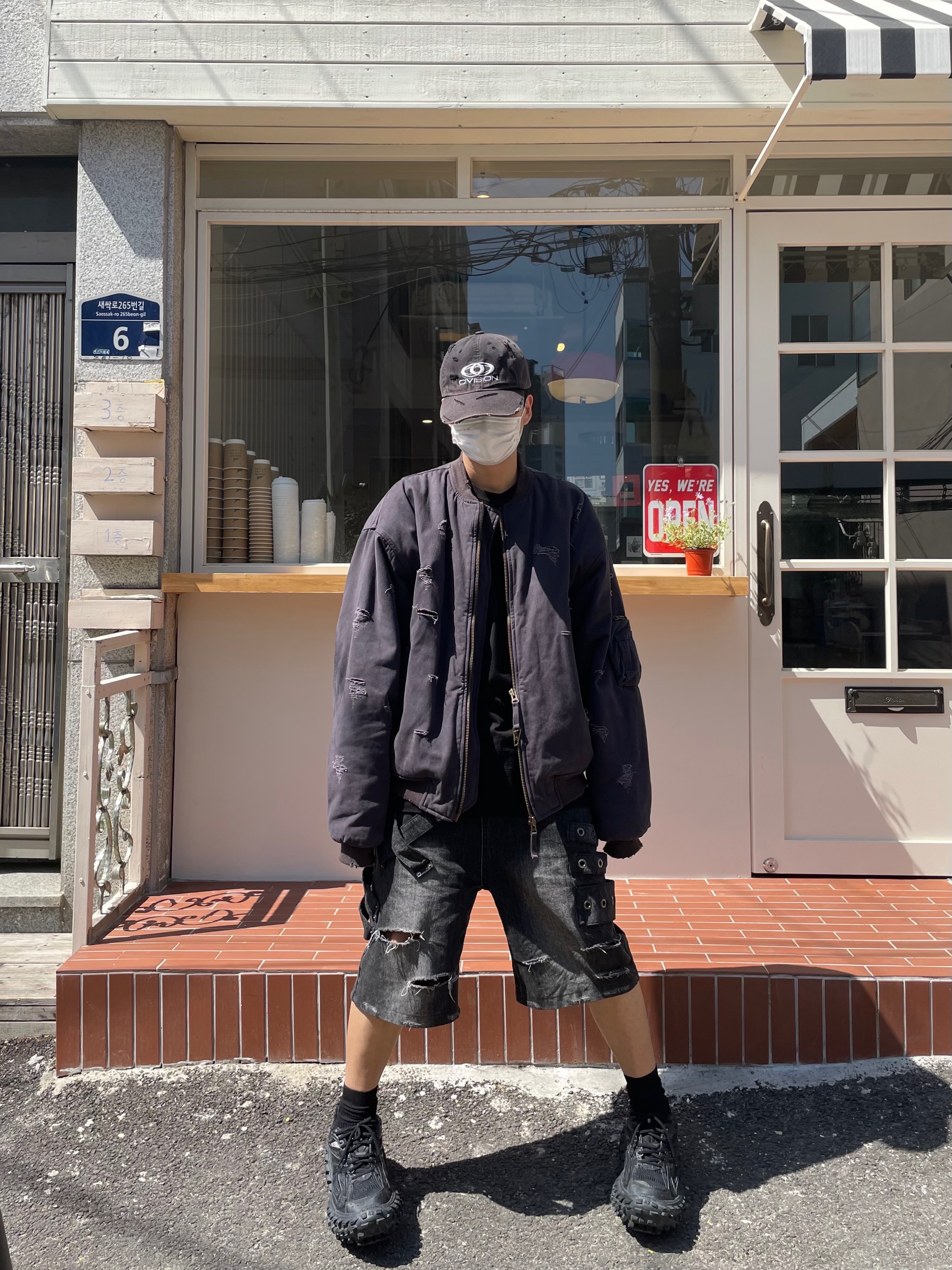 Undermycar Dtrange Dead Starange Destroyed Bomber Sparrow - 23SS, Balenciaga Defender Sneakers Black 착용 스타일