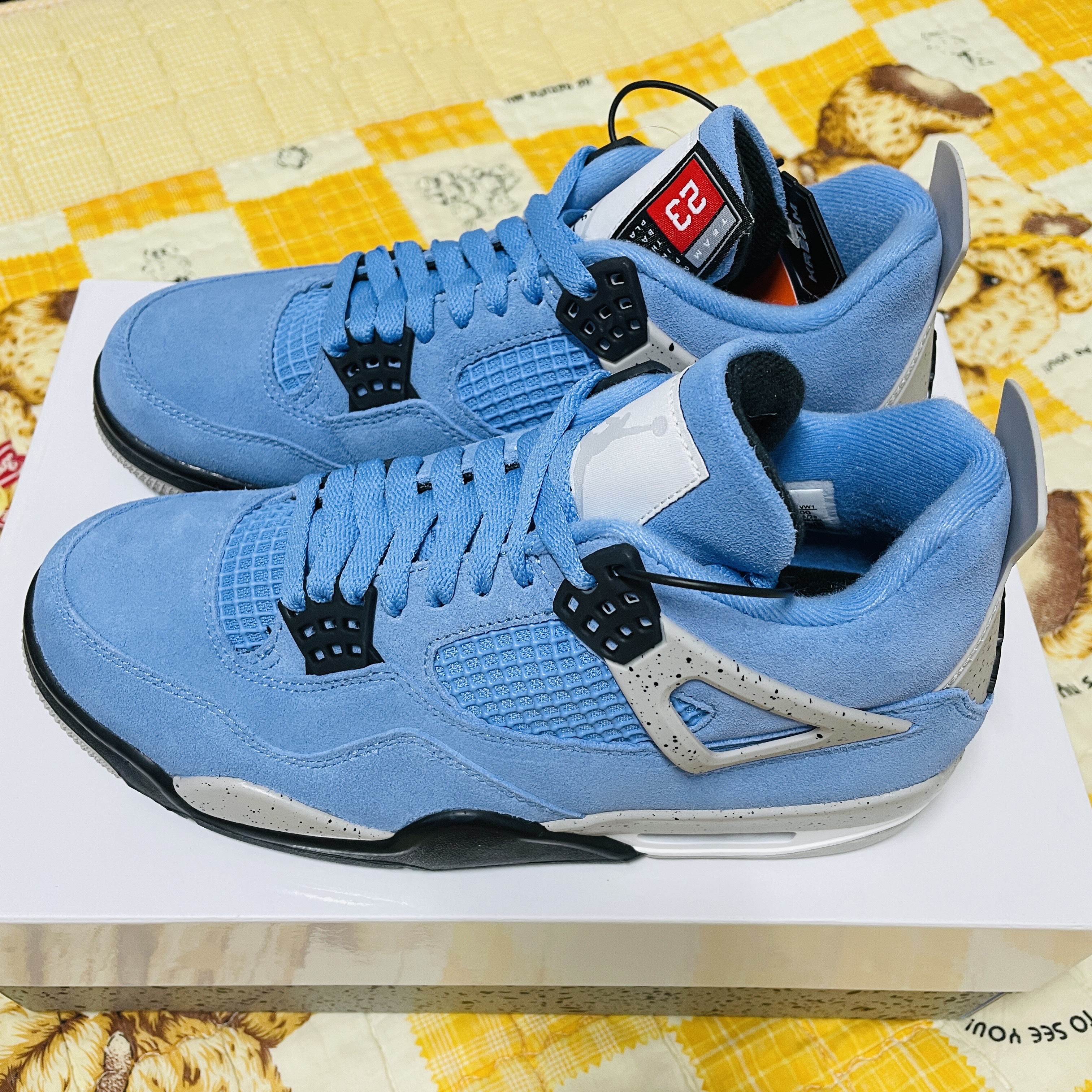 Jordan 4 Retro University Blue 착용 스타일 - 2