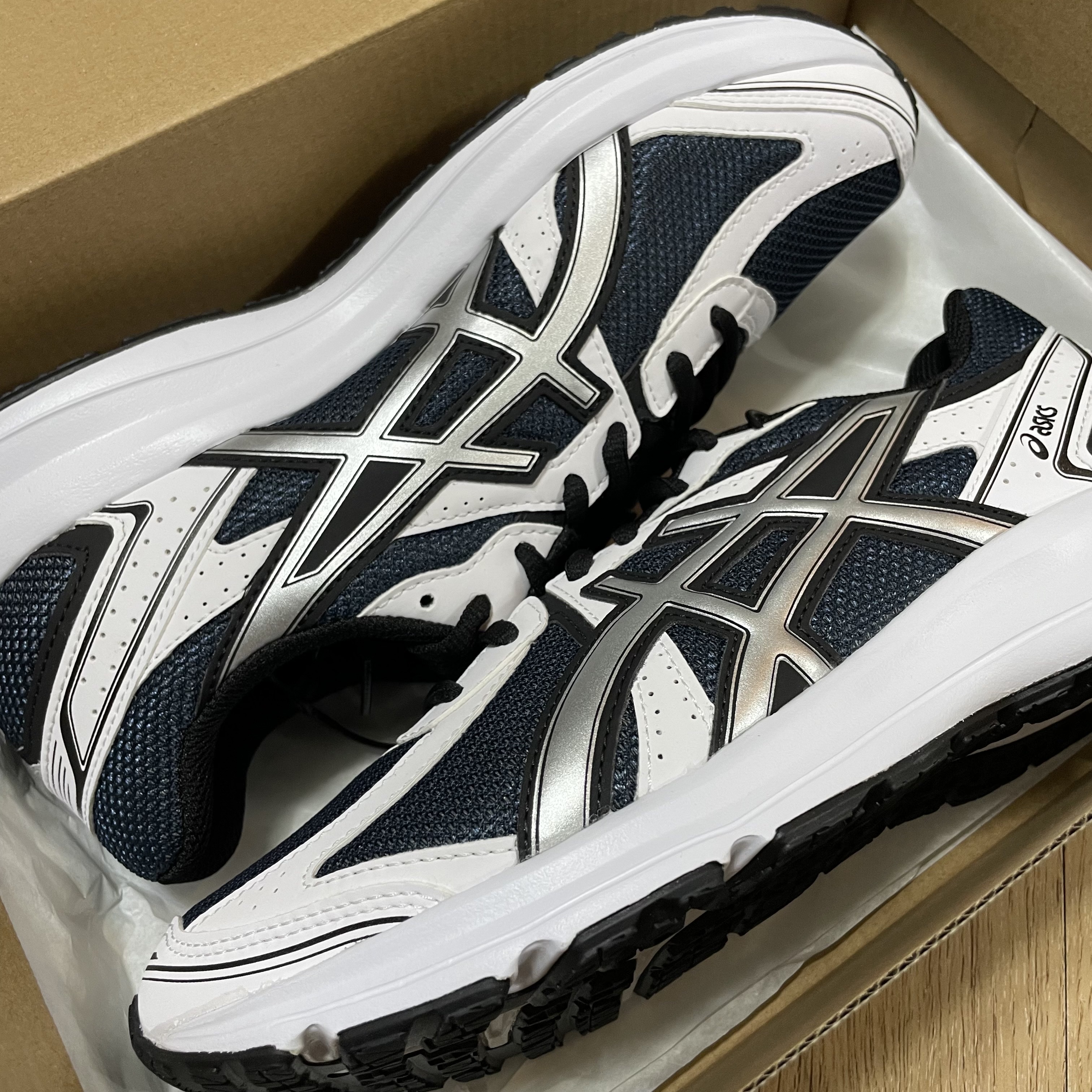 Asics Jog 100 S Navy Pure Silver - 2E Wide 착용 스타일 - 2