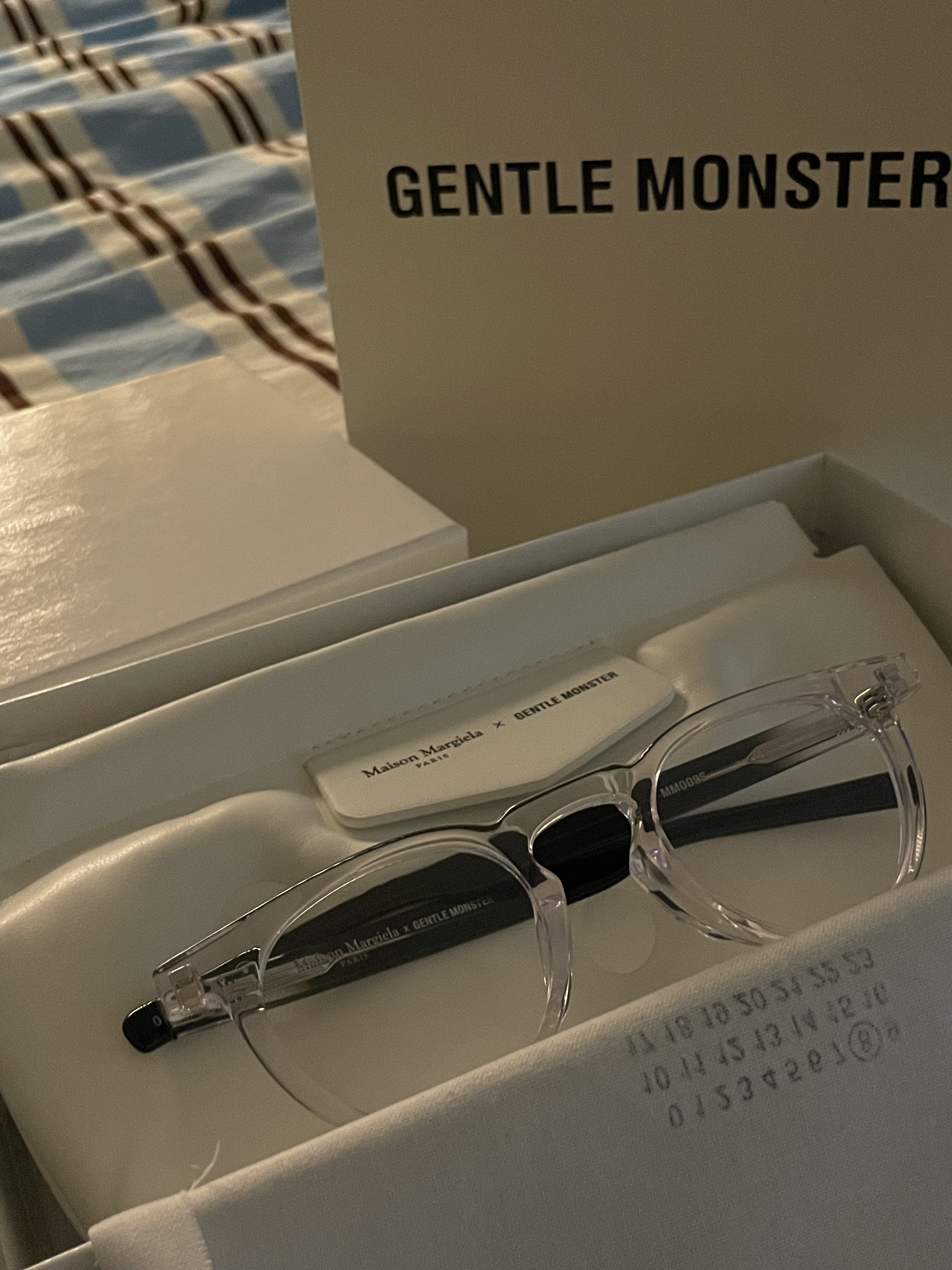 Gentle Monster x Maison Margiela MM009S Clear Black Gradient 착용 스타일