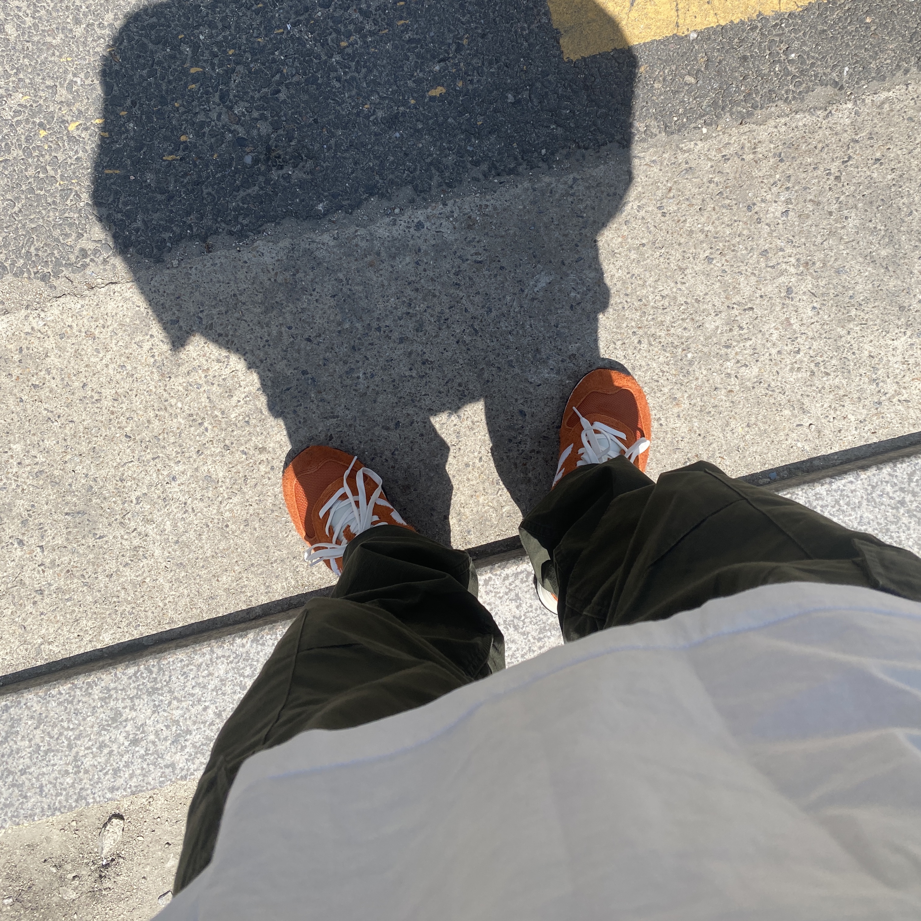 New Balance 574 Heritage Orange Burst White 착용 스타일