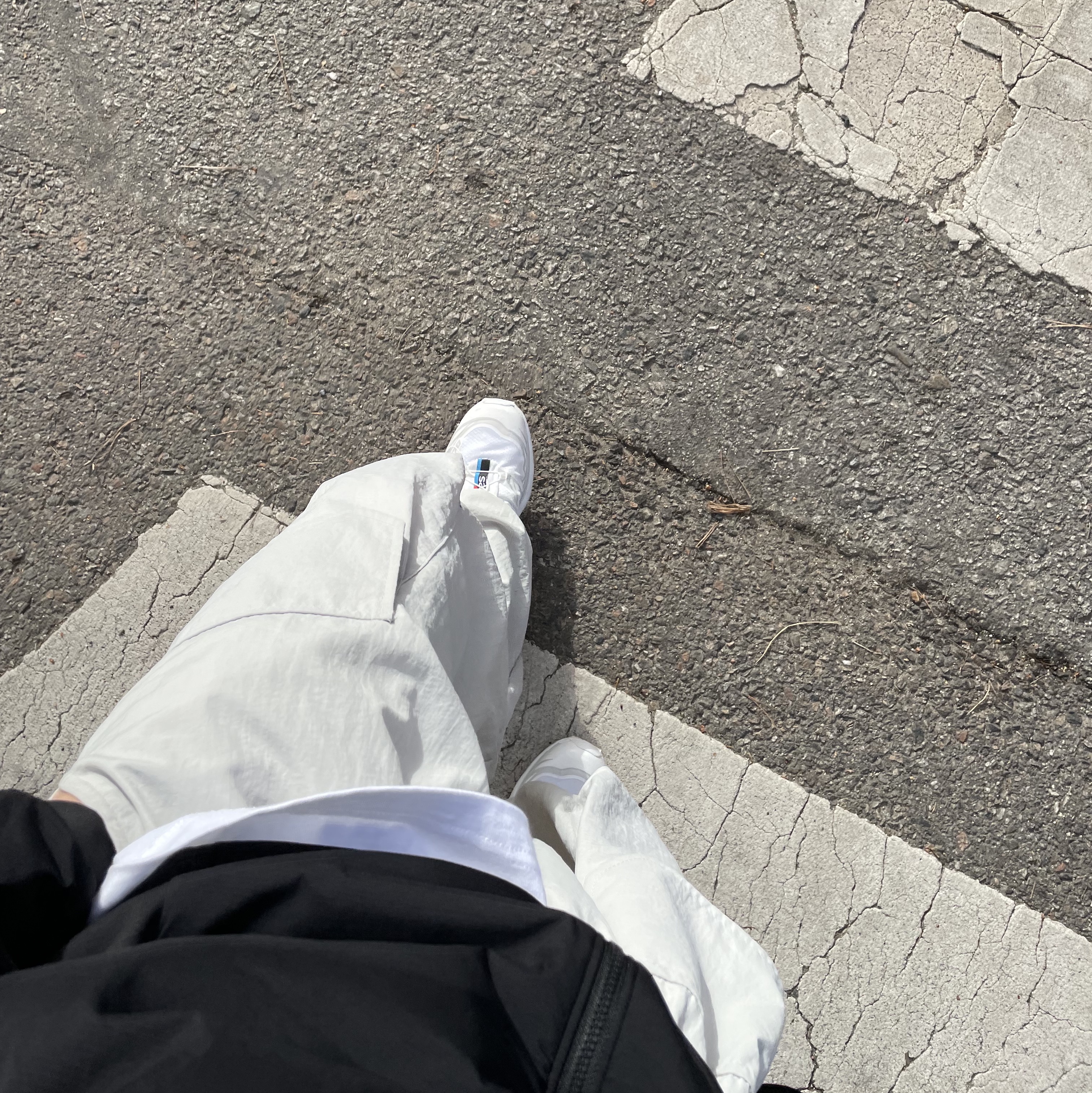Salomon XT-6 ADV White, Arc'teryx Atom LT Hoody Black 착용 스타일