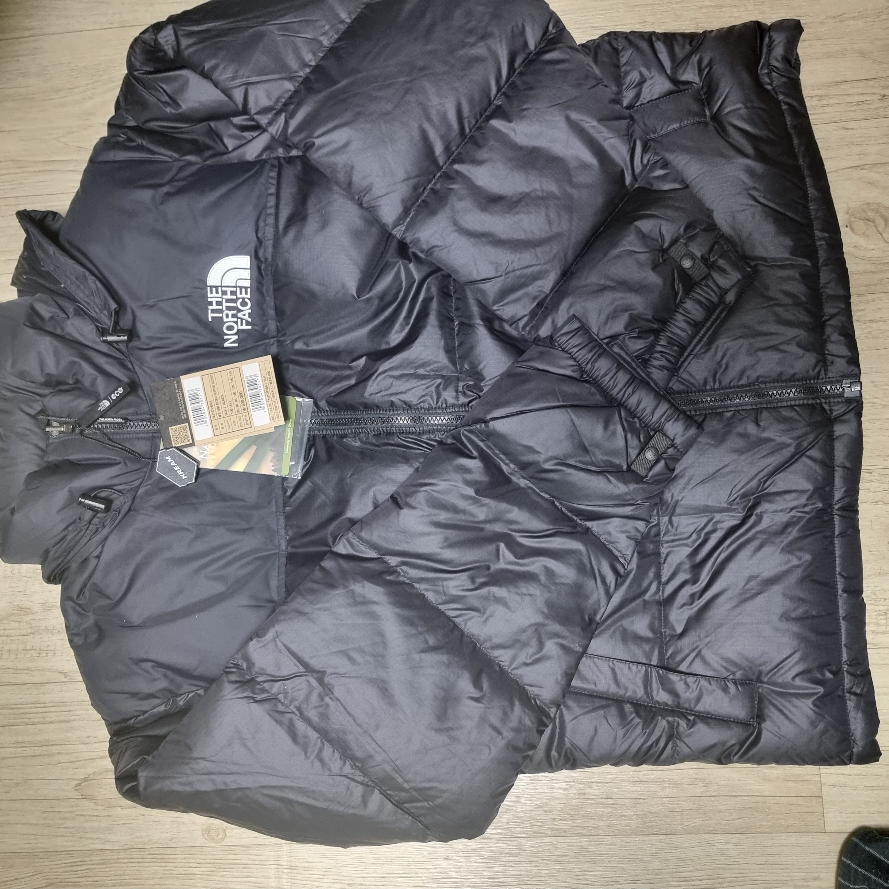 The North Face 1996 Retro Nuptse Jacket Black 착용 스타일