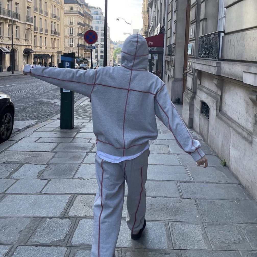 Supreme Overdyed Beanie Black, Supreme Coverstitch Sweatpants Heather Grey - 22SS 착용 스타일 - 3