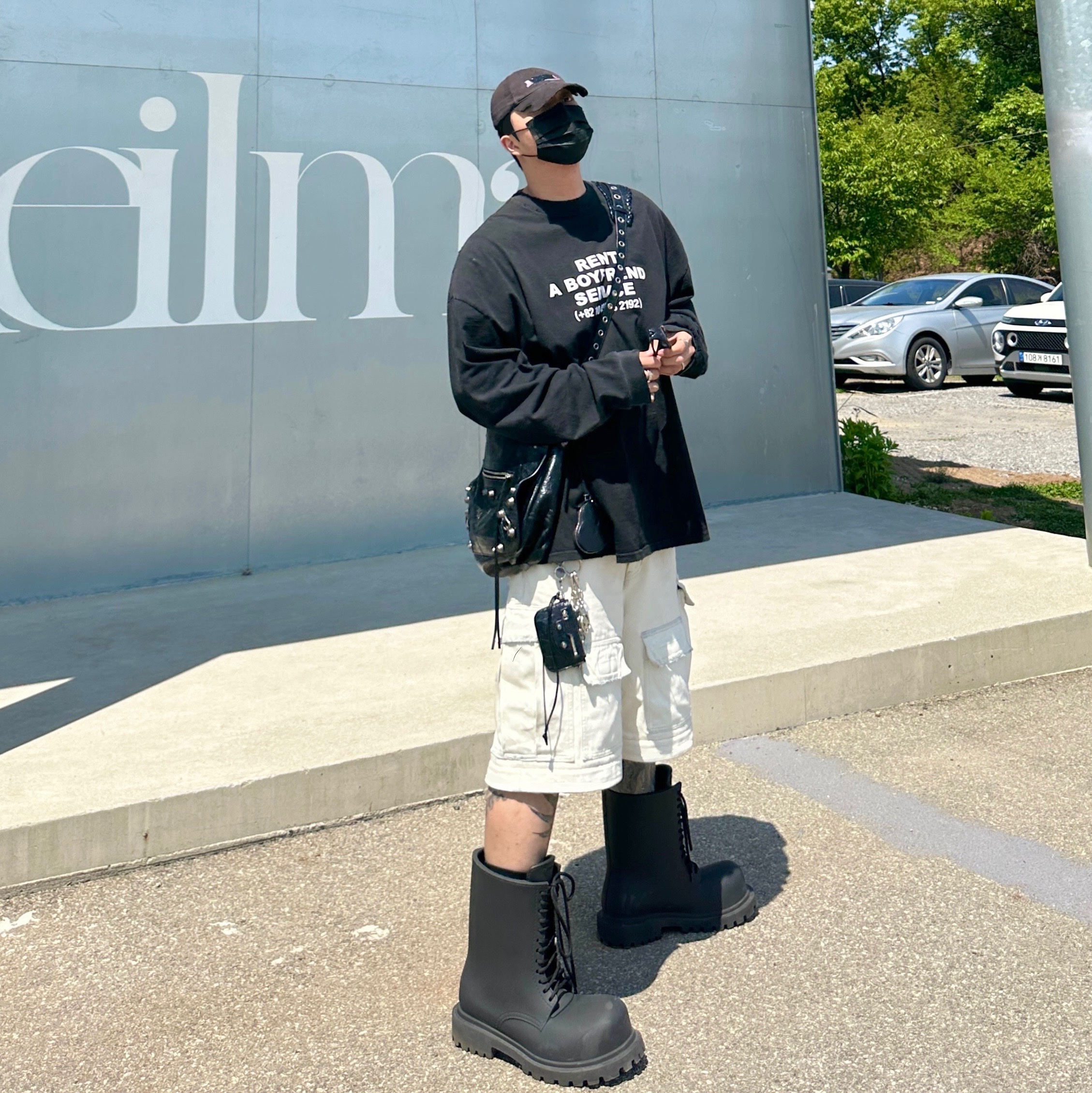 Balenciaga XL Army Boots Full Eva Black, Balenciaga Gaffer Cap Black 착용 스타일 - 1