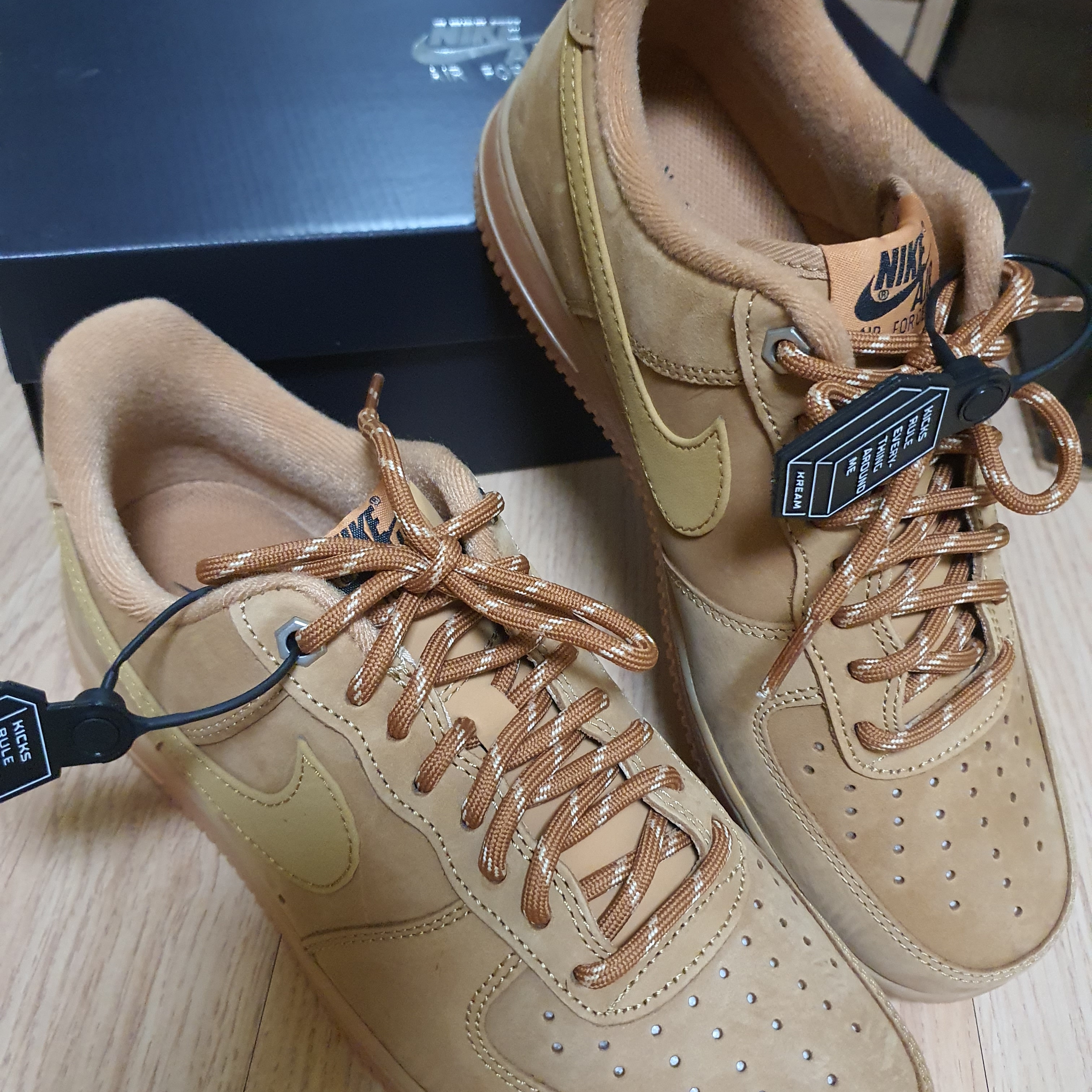 Nike Air Force 1 '07 WB Flax 착용 스타일