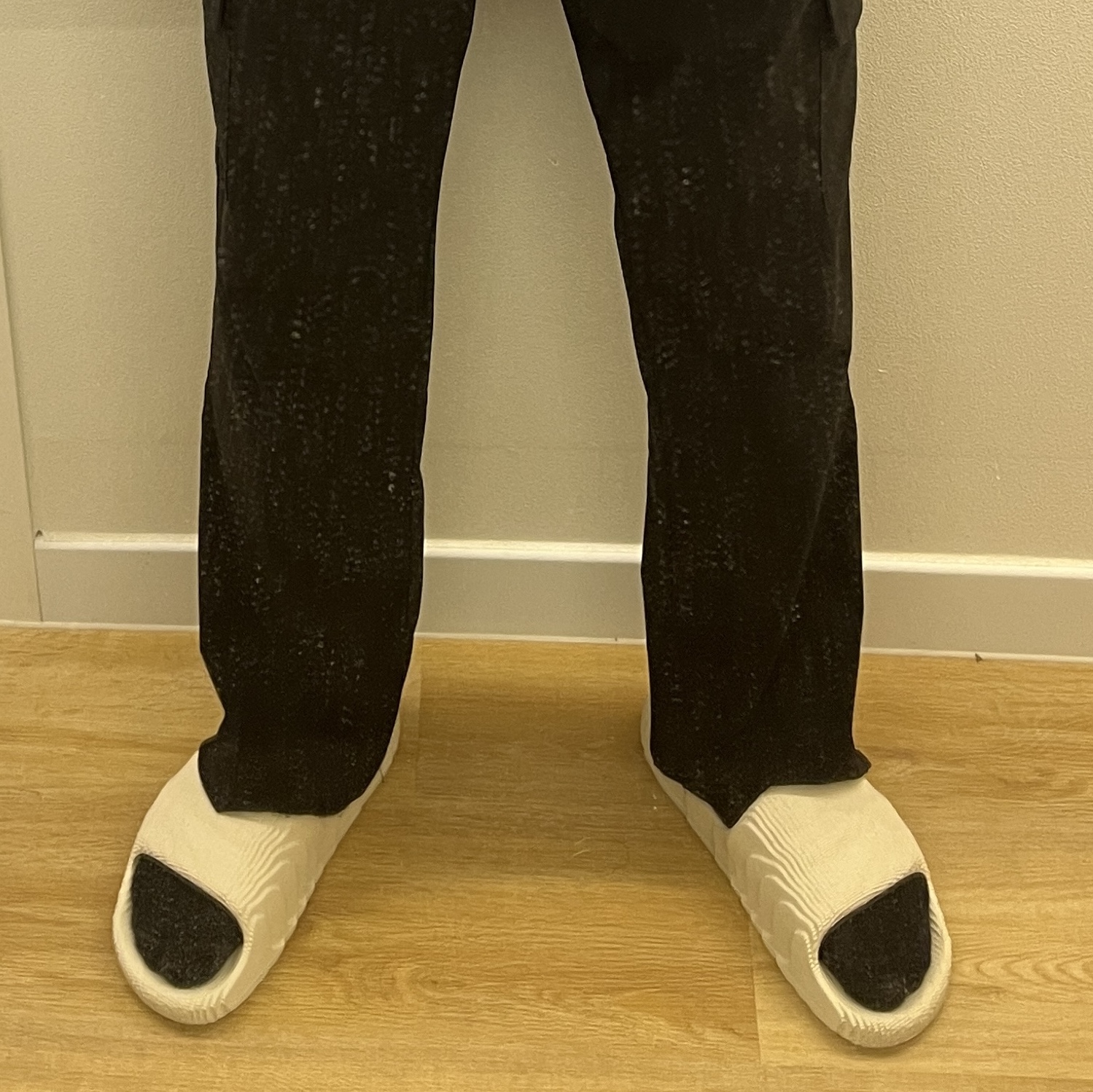 Adidas Adilette 22 Aluminium 착용 스타일