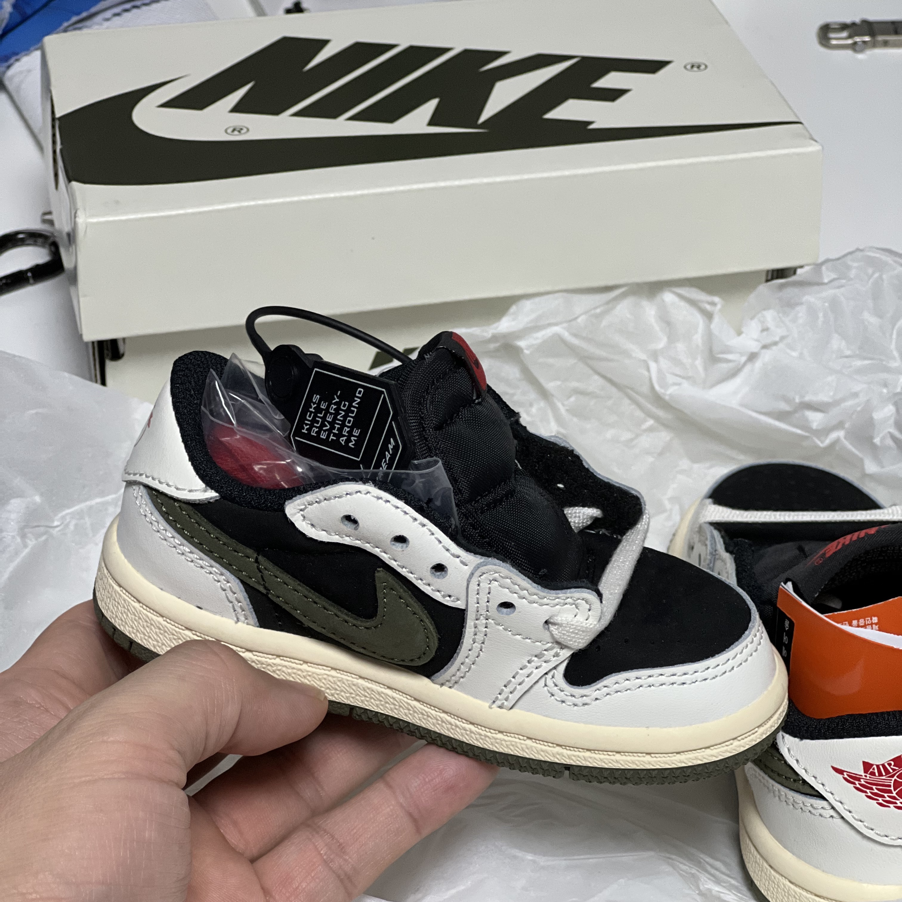 (TD) Jordan 1 x Travis Scott Retro Low OG SP Medium Olive 착용 스타일 - 3